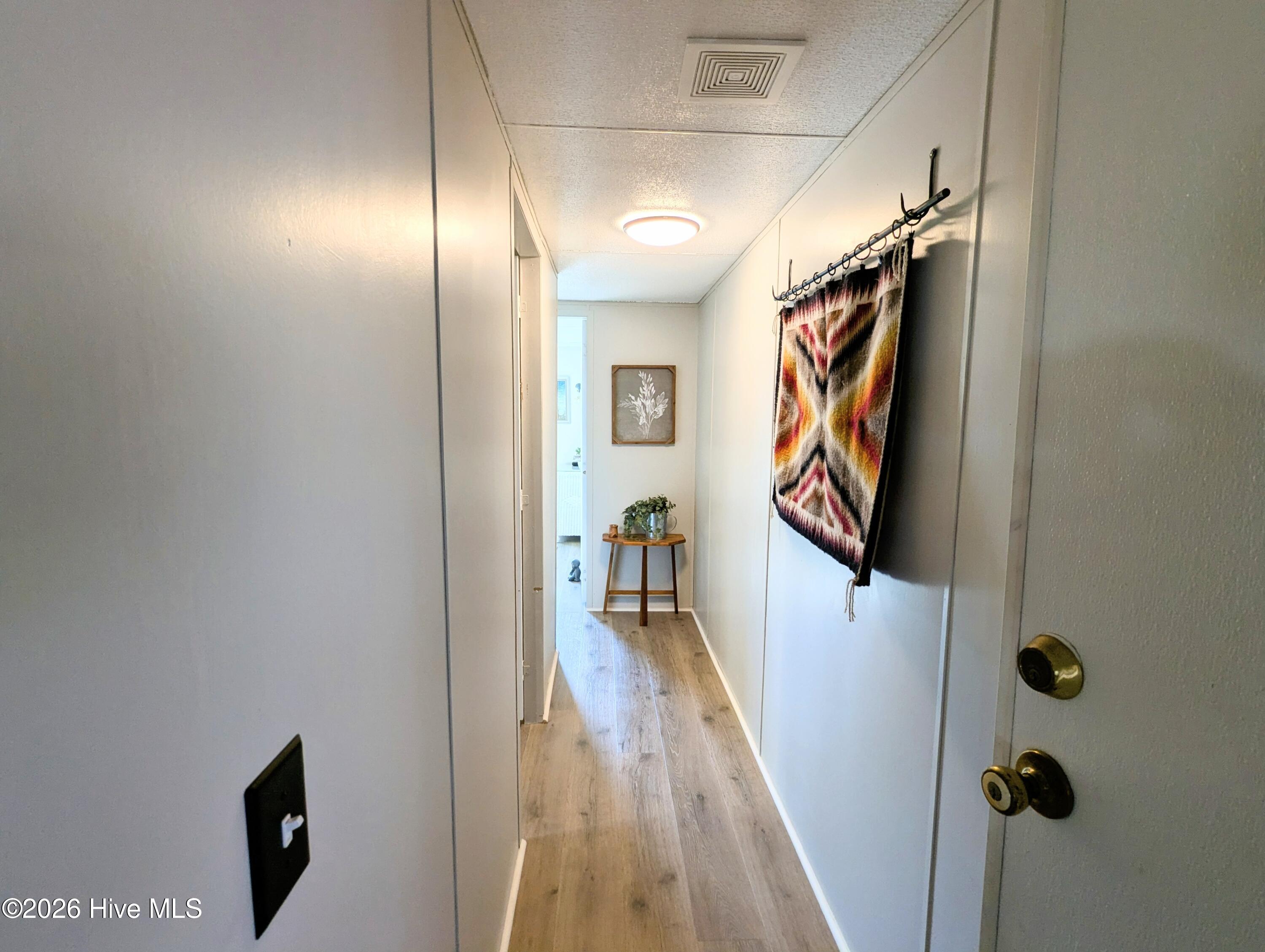 100548489 | Photo 23