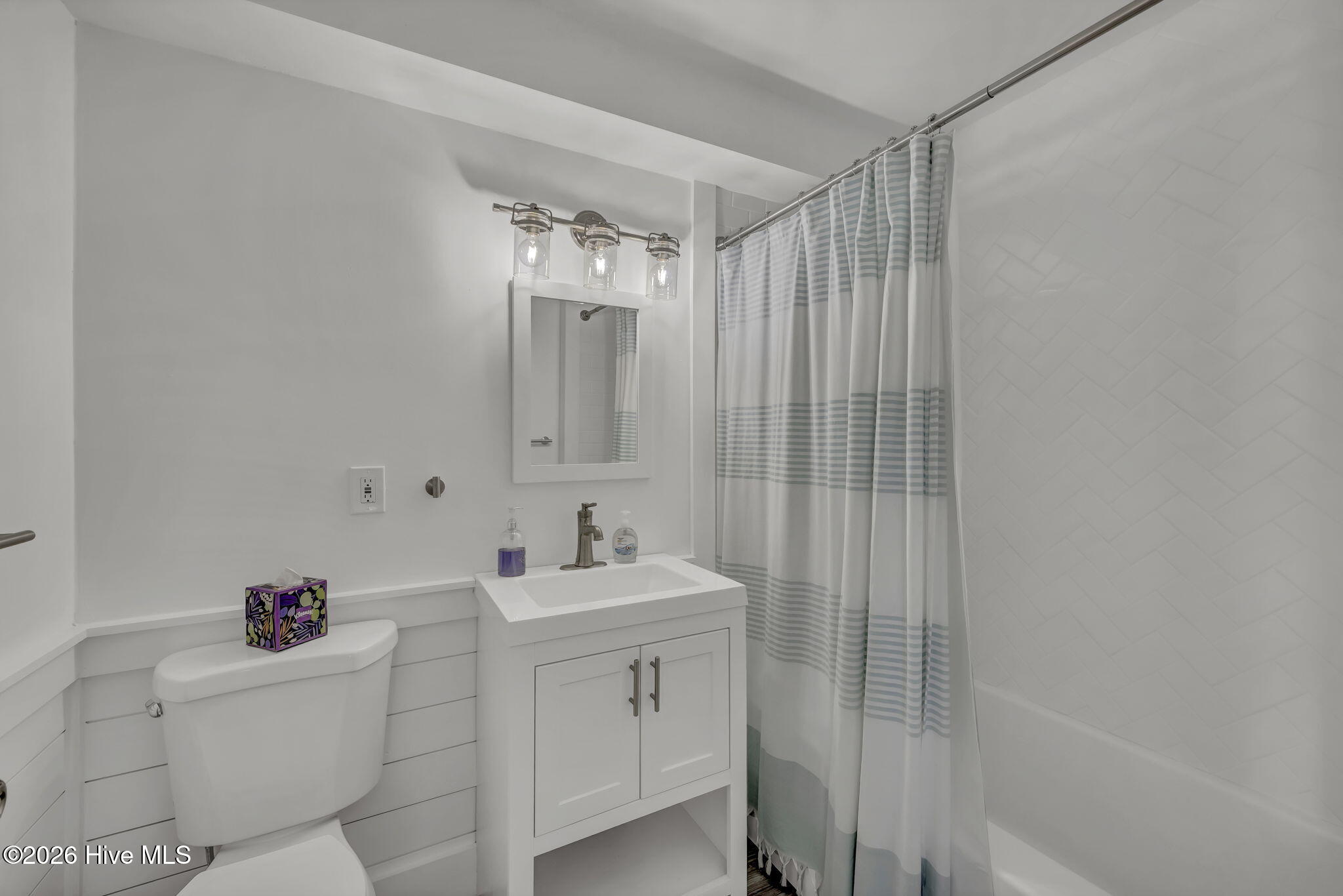 100556468 | Photo 21