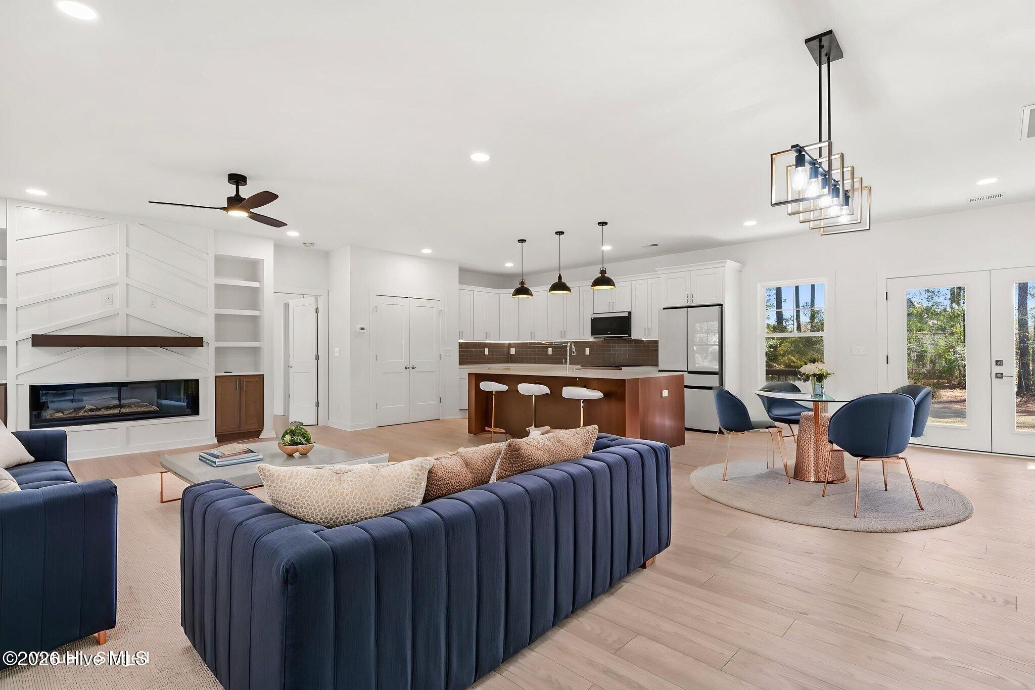 100559220 | Photo 11