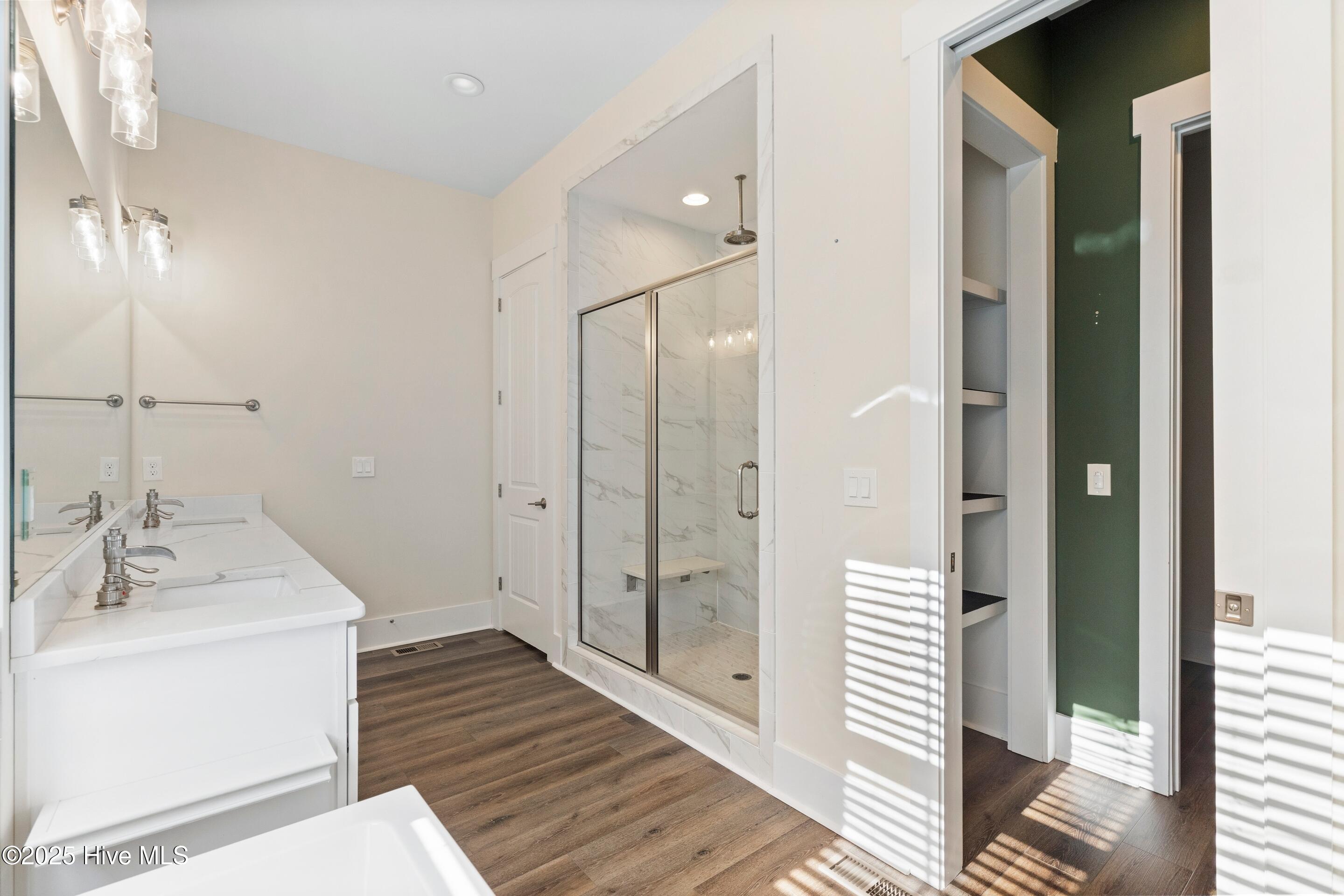 100544817 | Photo 26