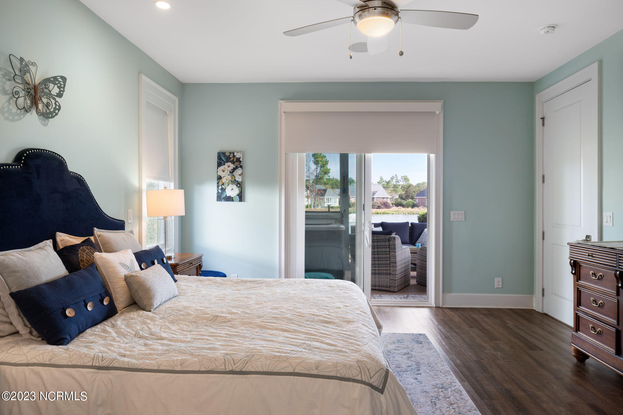 100563766 | Photo 24