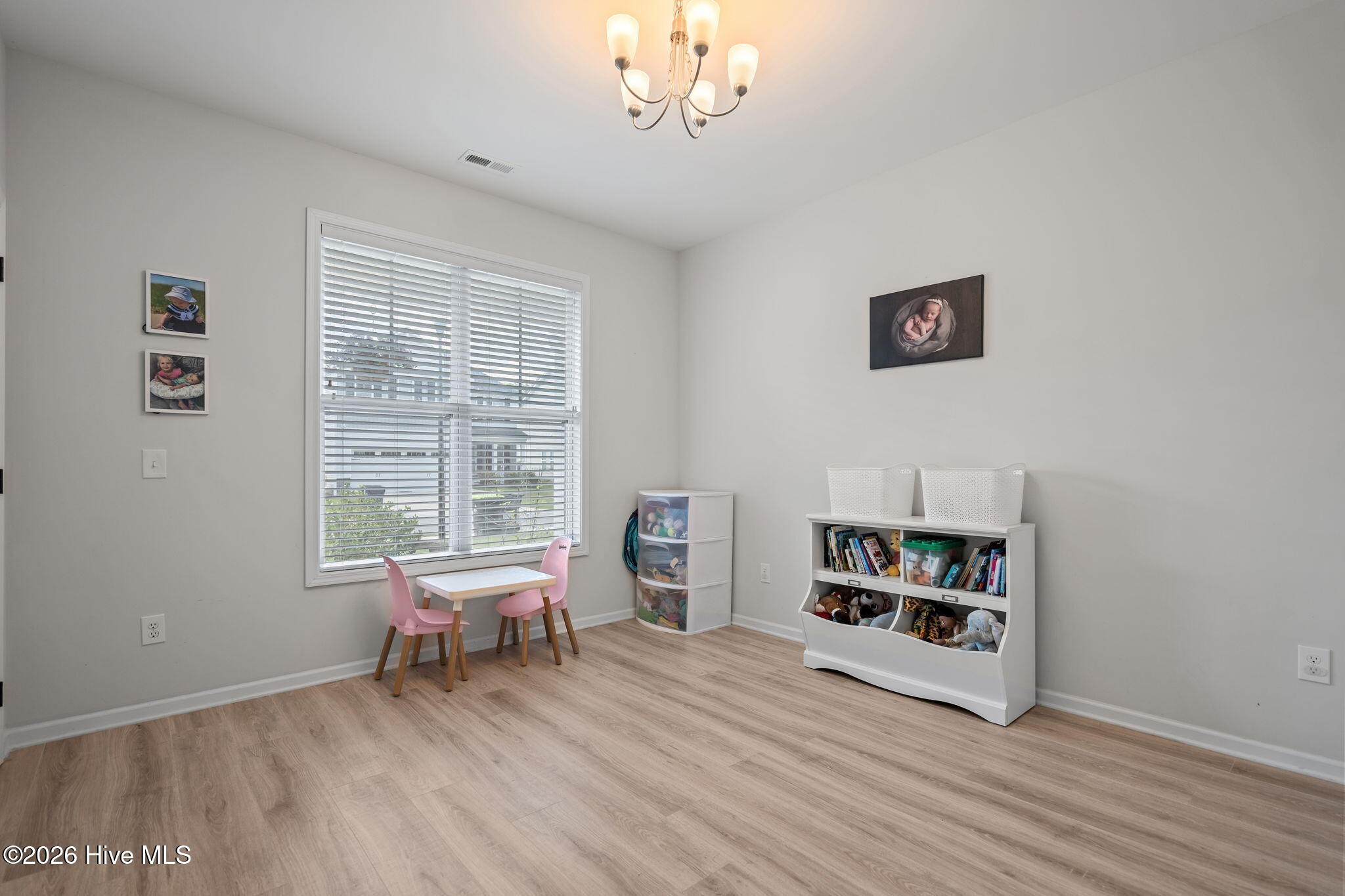 100570490 | Photo 15