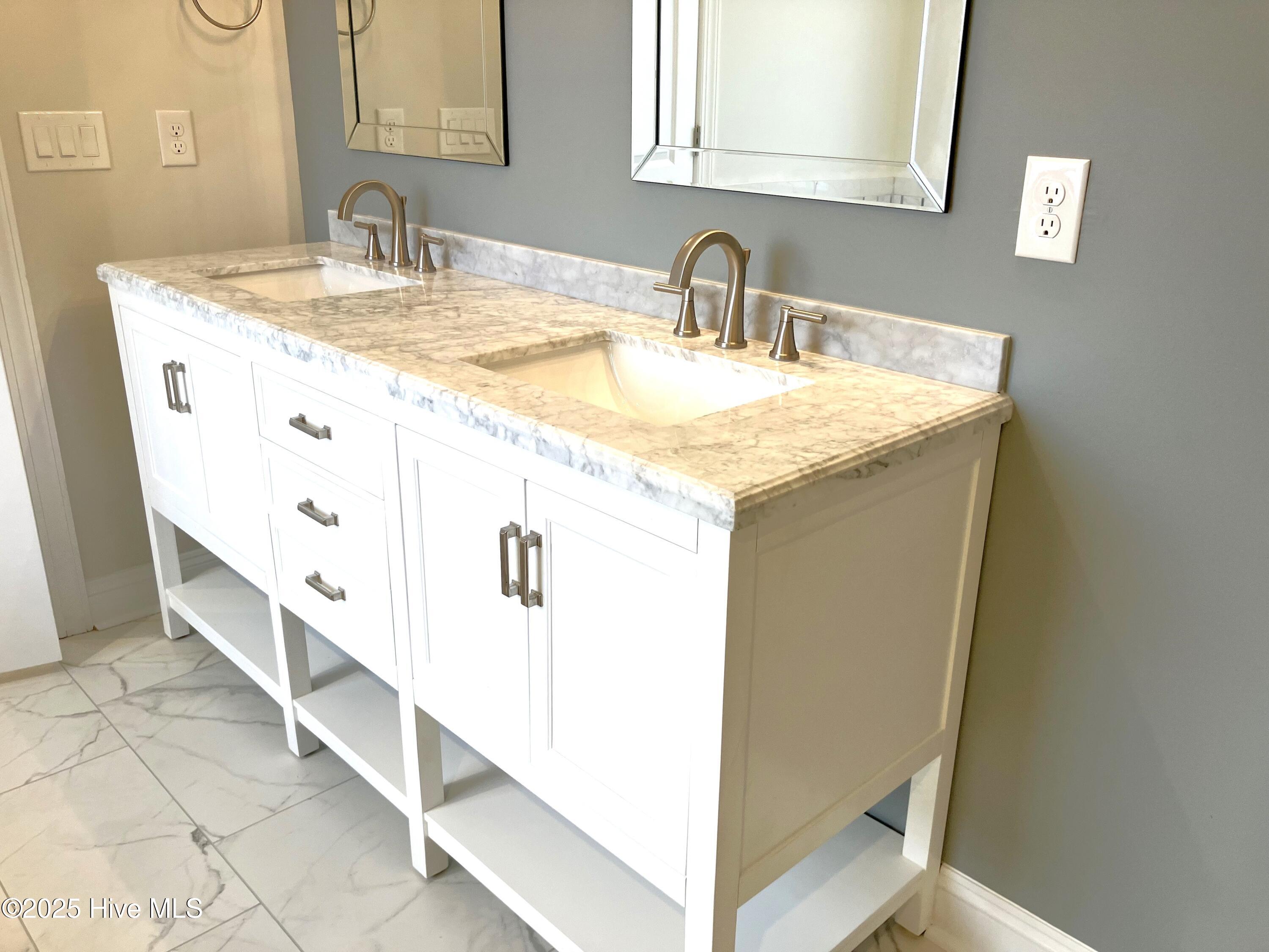 100514159 | Photo 35