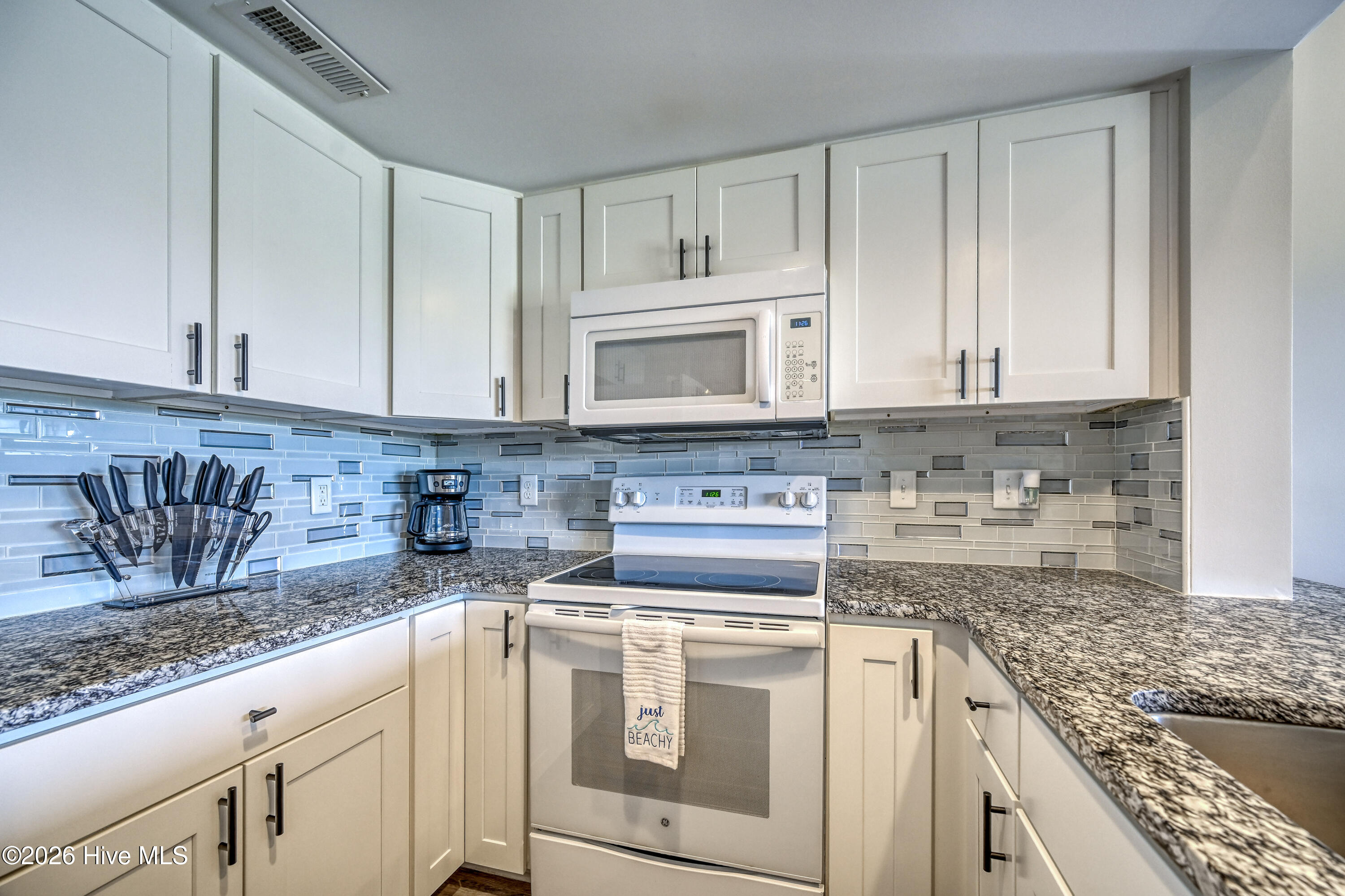 100564372 | Photo 22