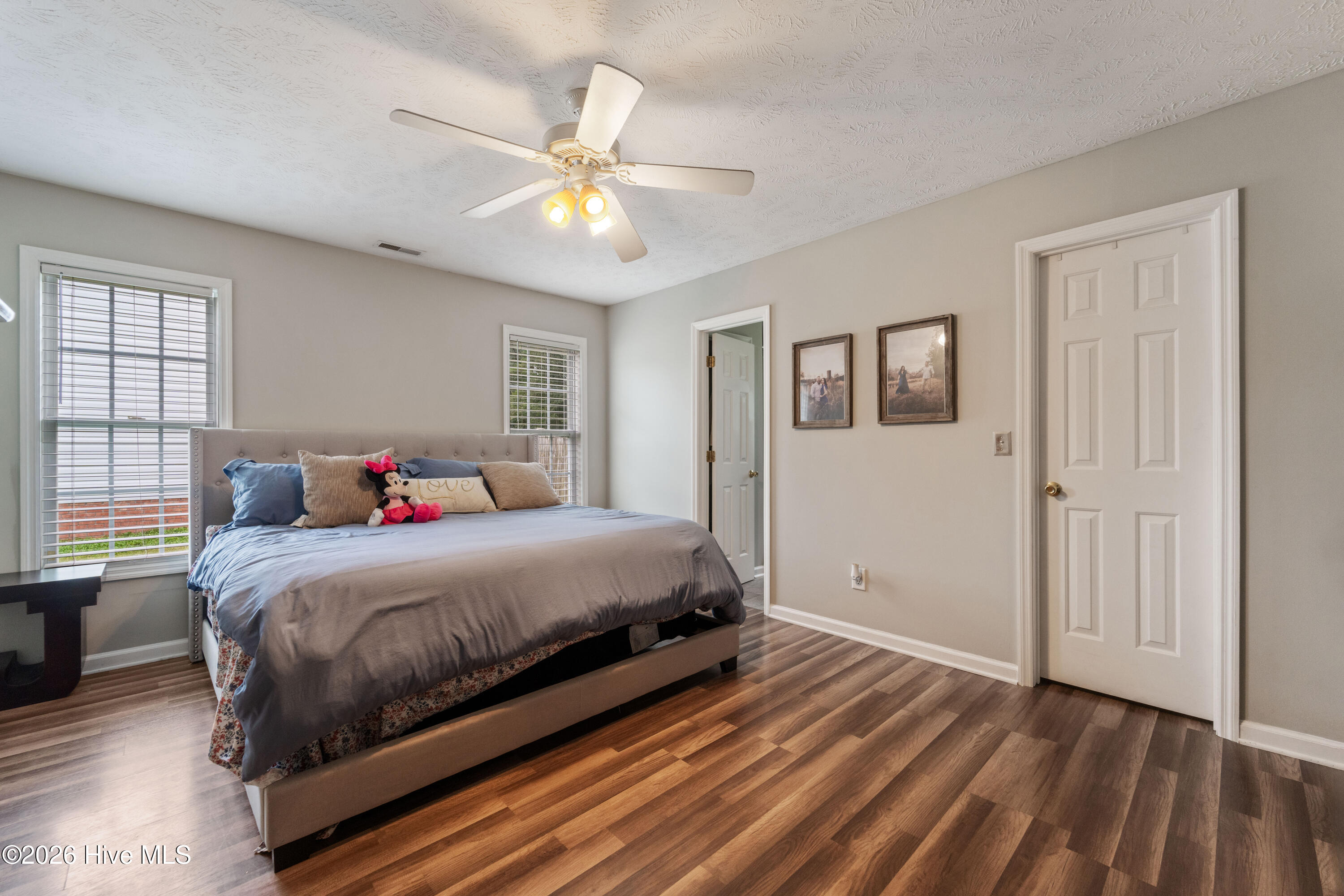 100568896 | Photo 26