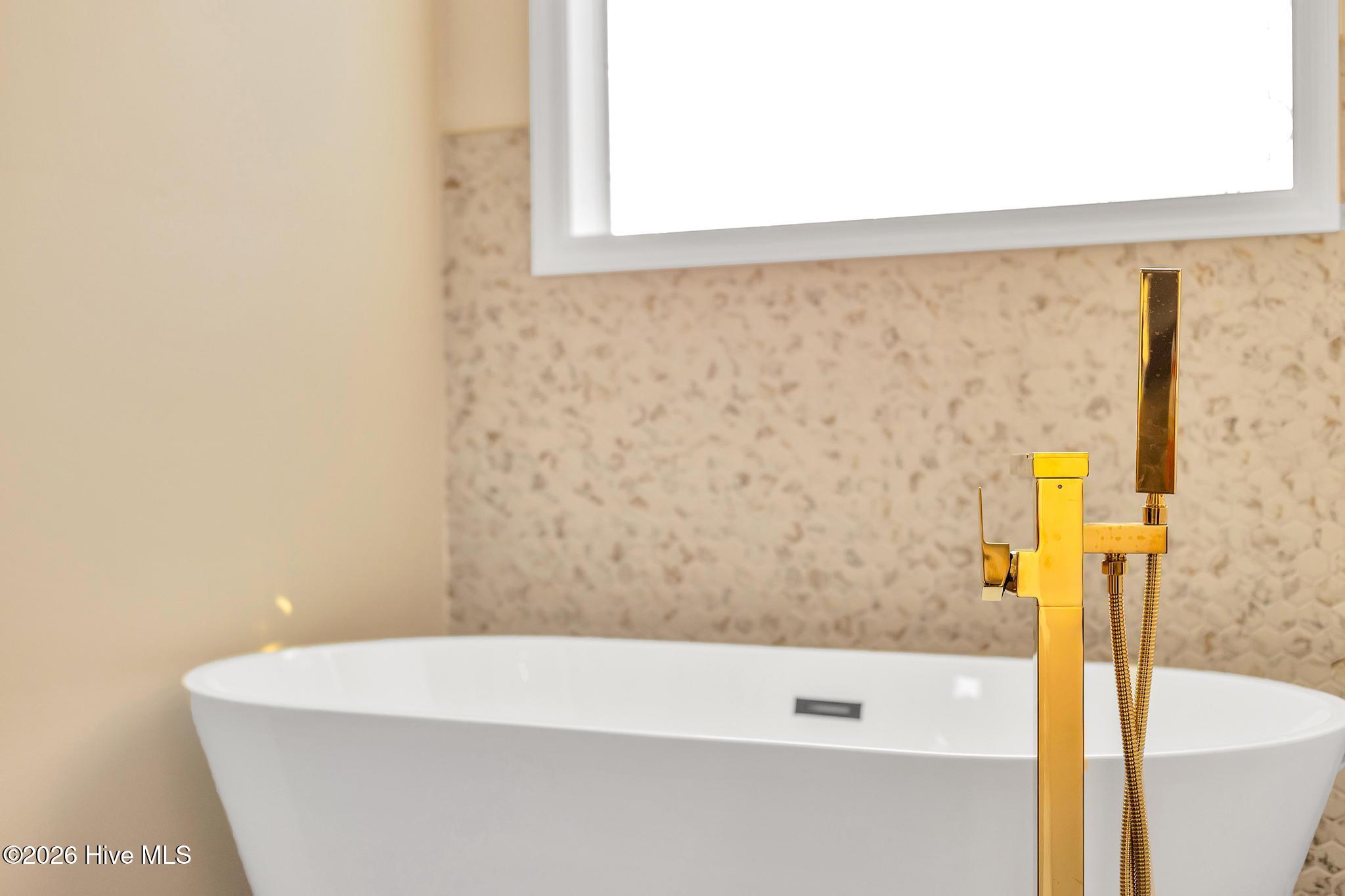 100552595 | Photo 43