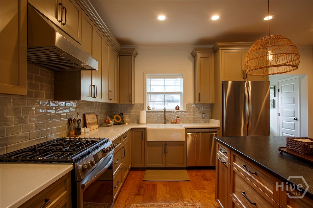 919 E Waldburg Street, Savannah, GA 31401 Listing Photo  10