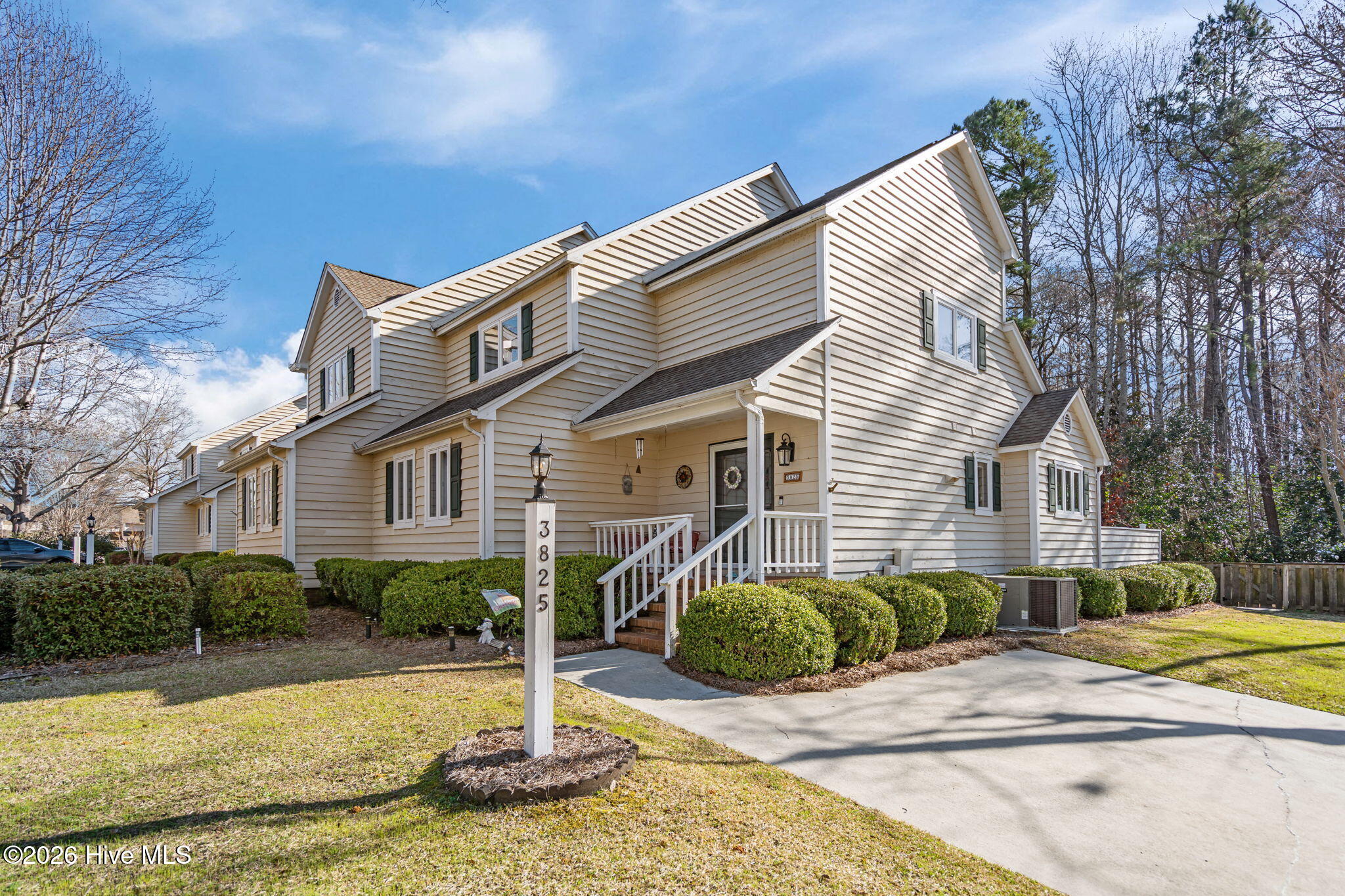 100557388 | Photo 42