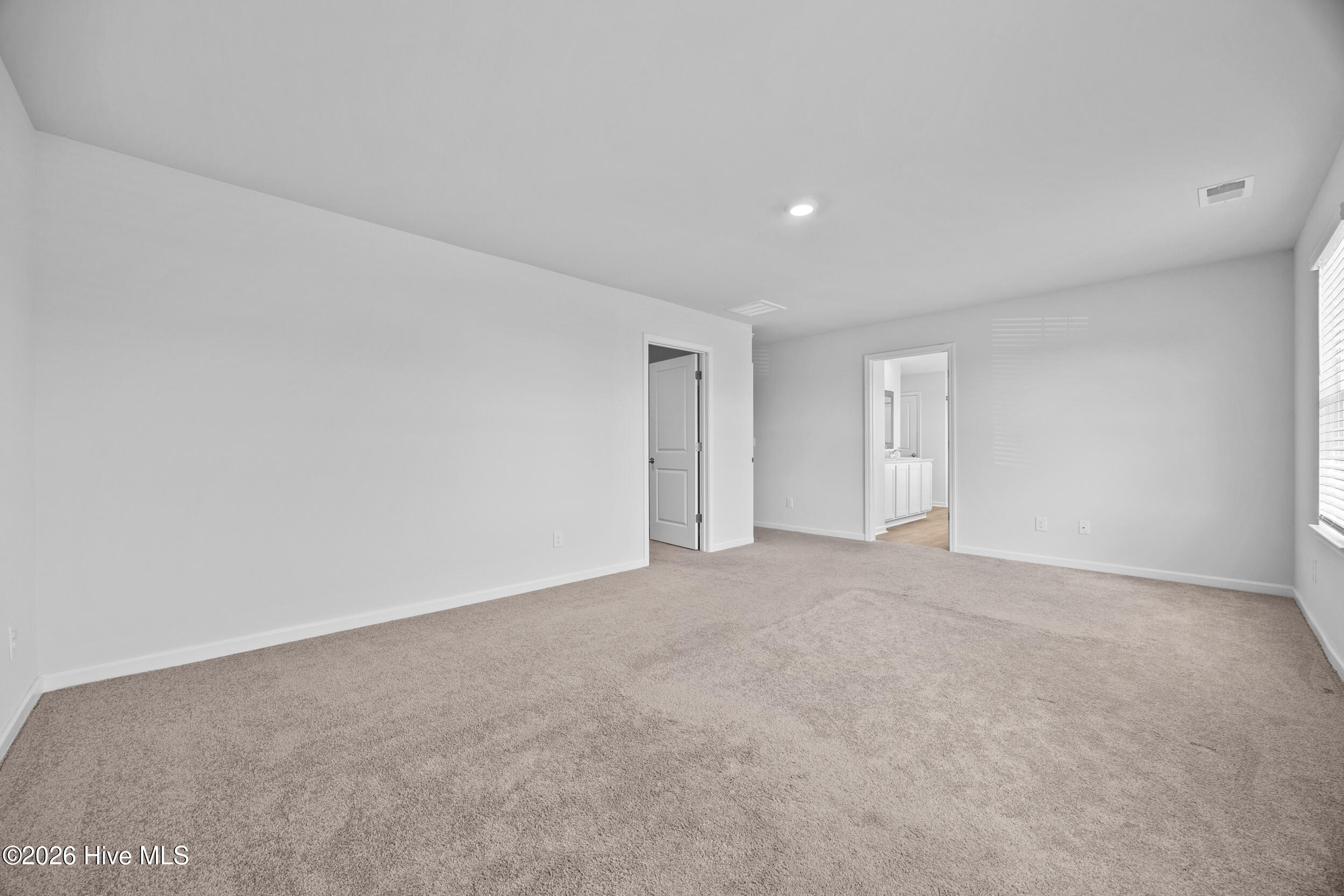 100556435 | Photo 24