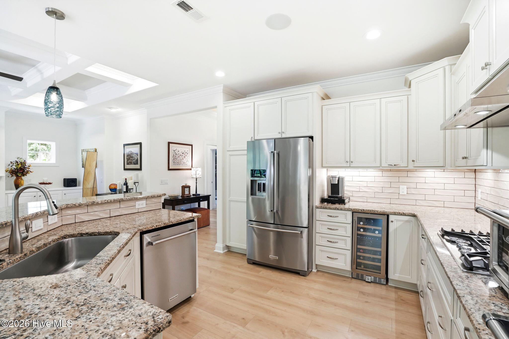 100569004 | Photo 21