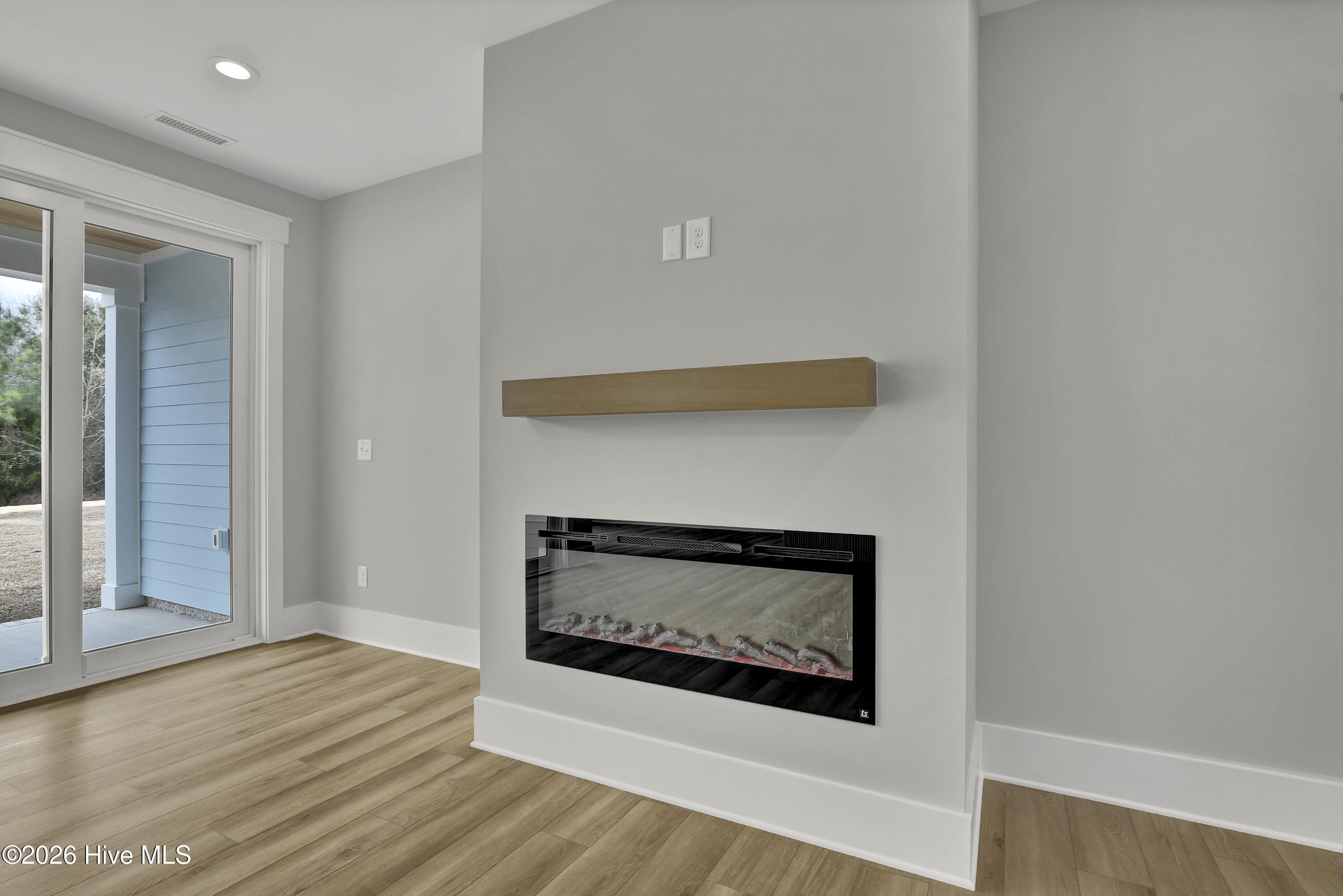 100534005 | Photo 12