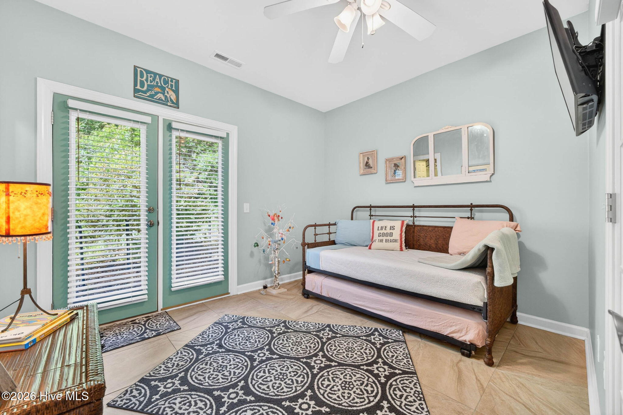 100570358 | Photo 14