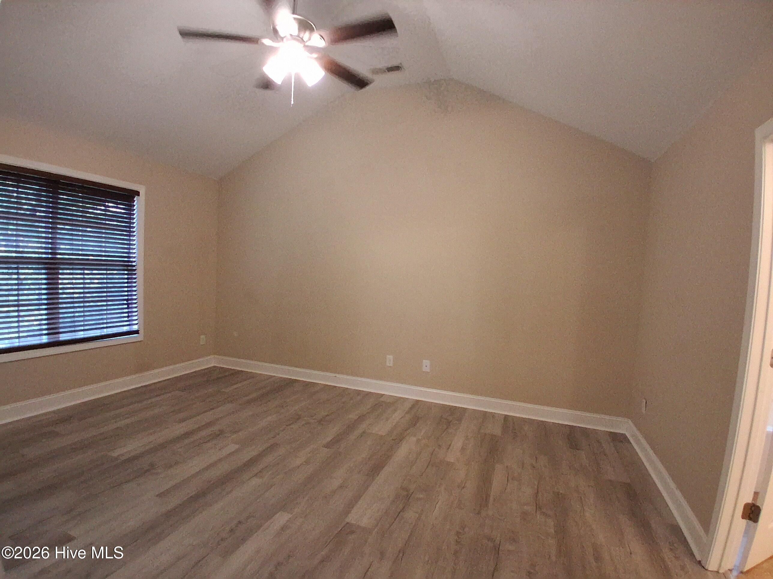 100504331 | Photo 26