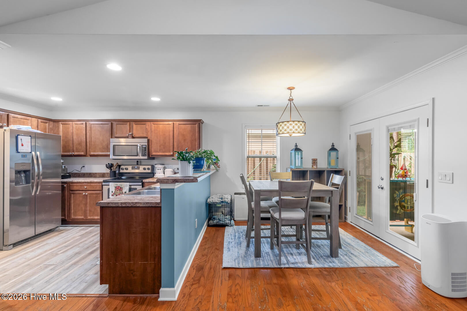 100562392 | Photo 16