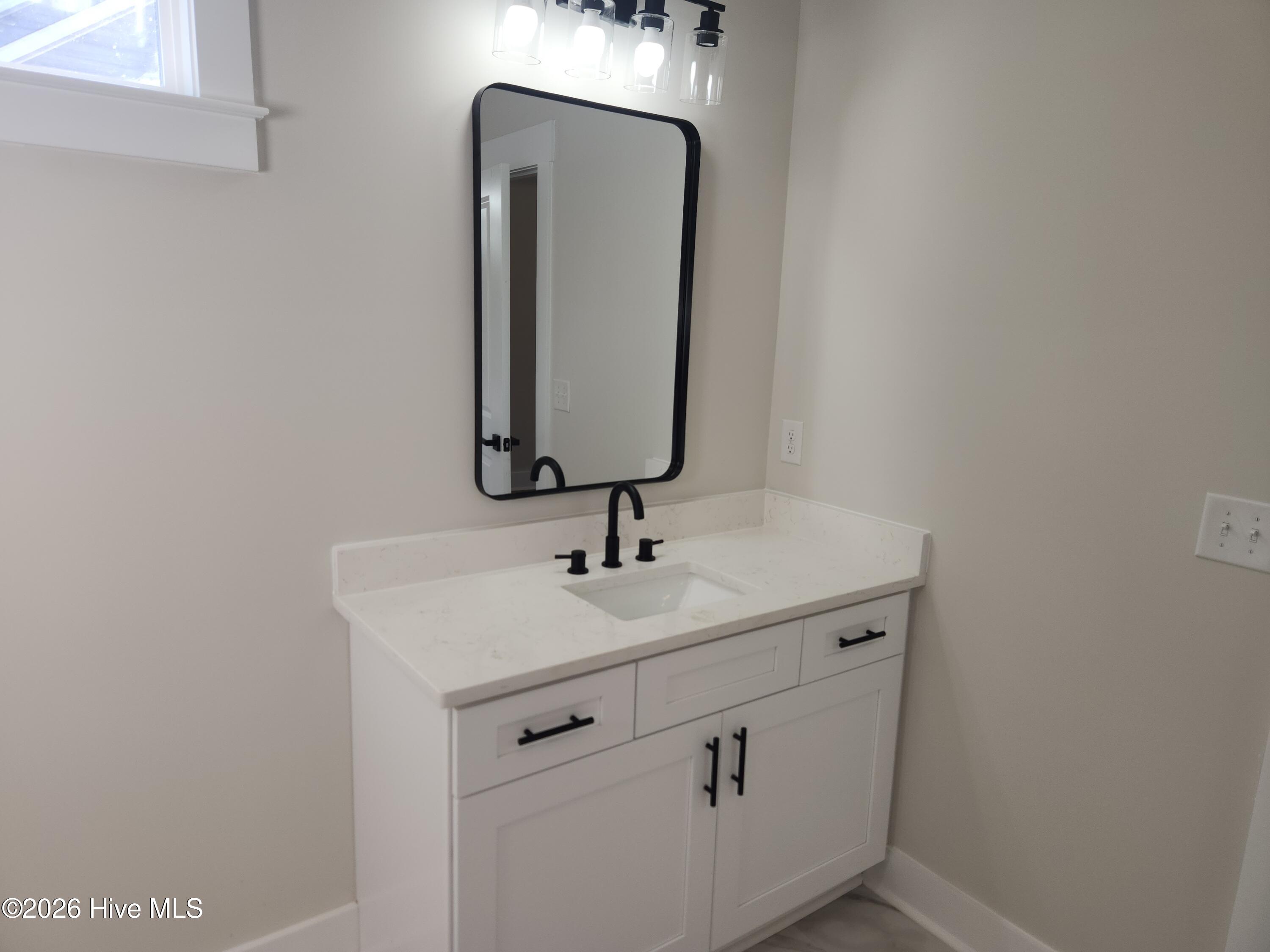 100559285 | Photo 30