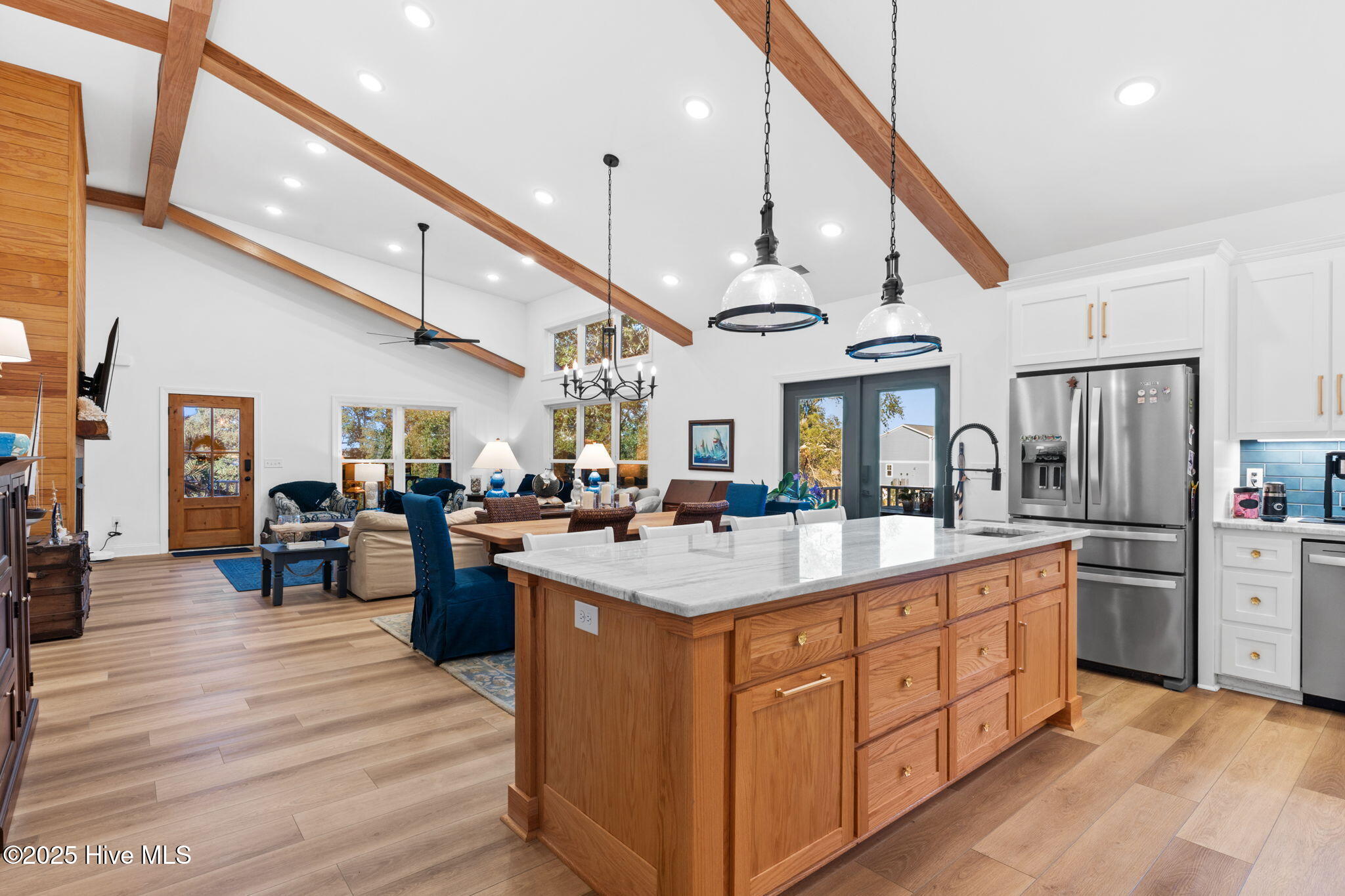 100564542 | Photo 22