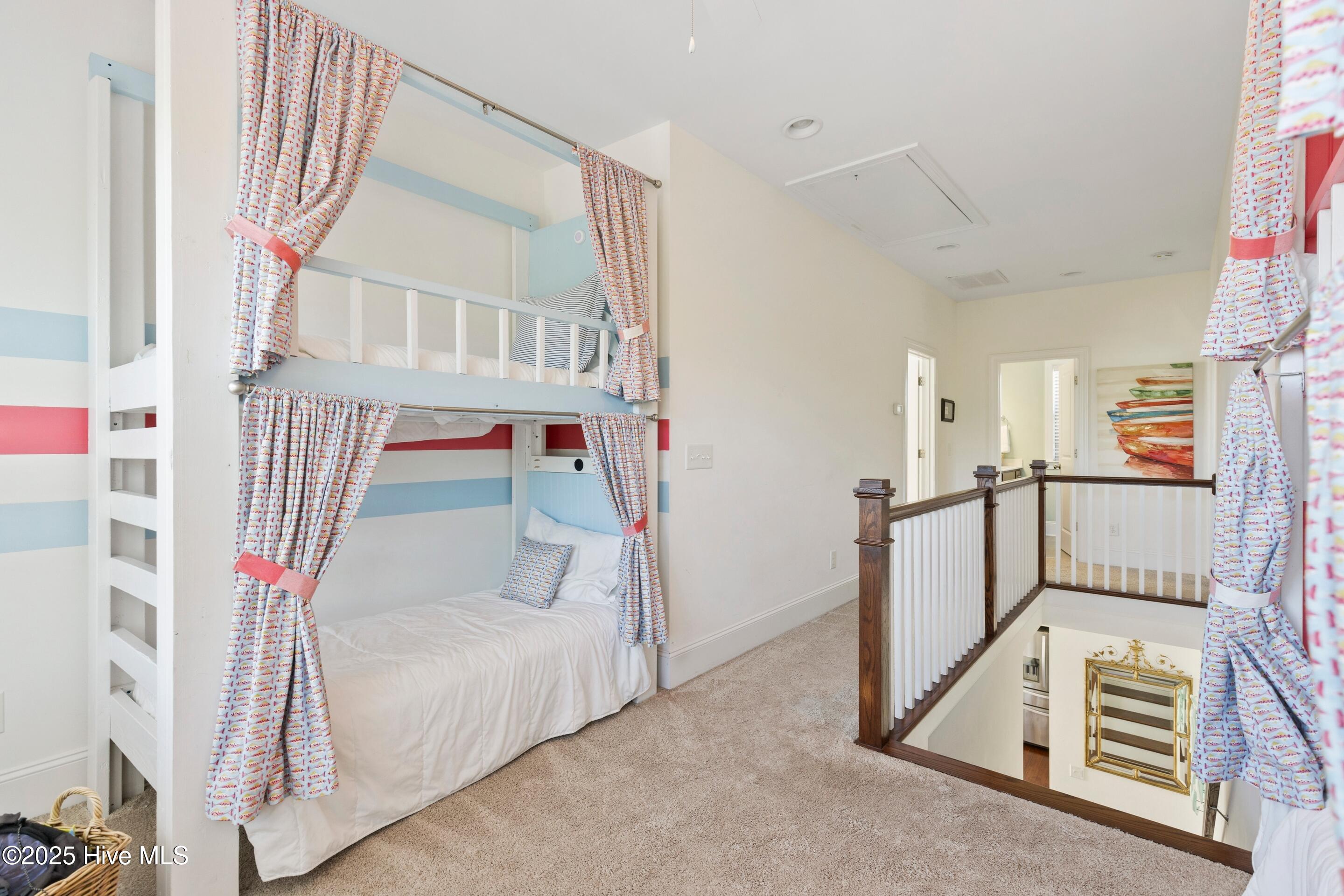 100536198 | Photo 50