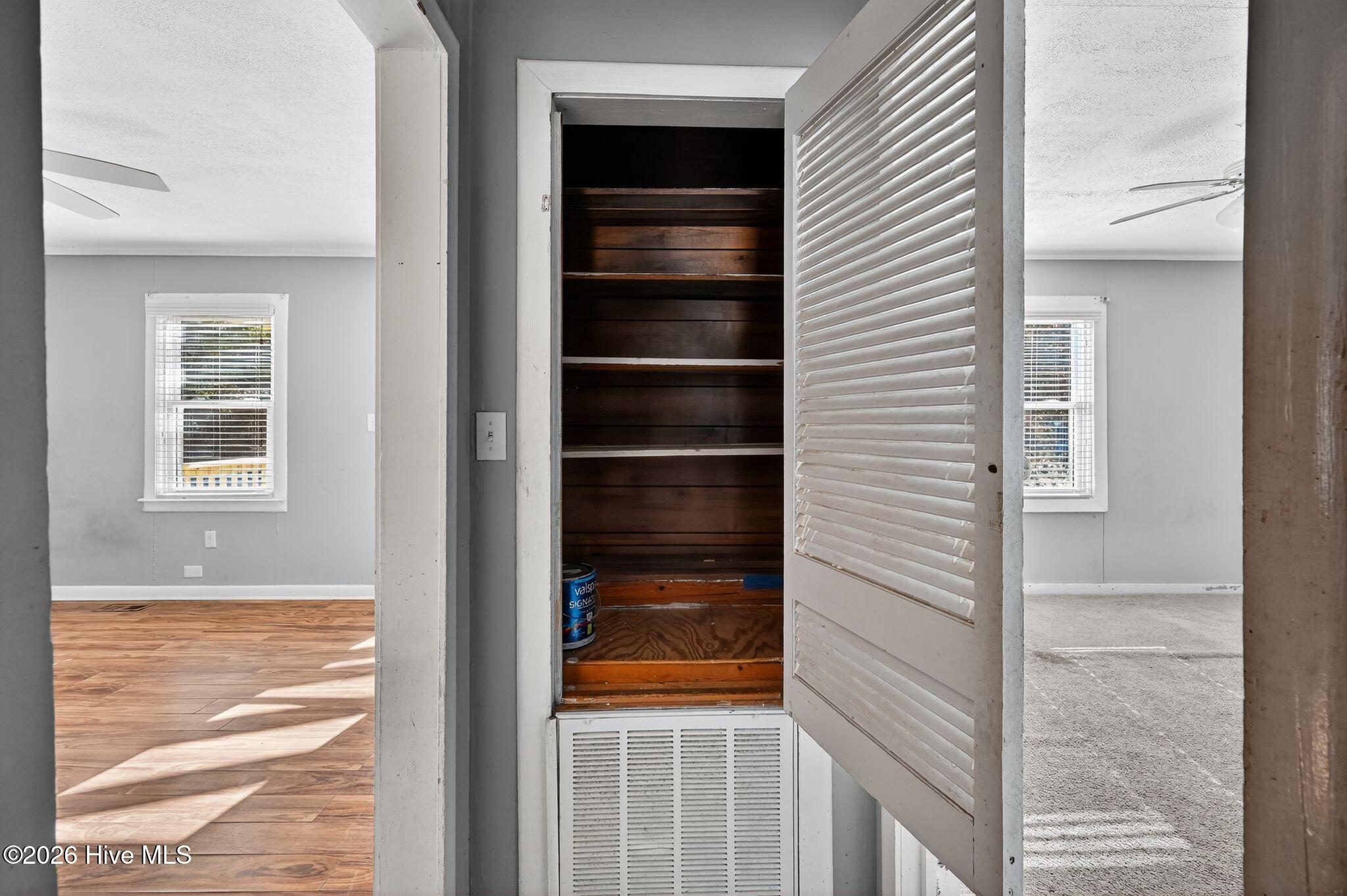 100553943 | Photo 30