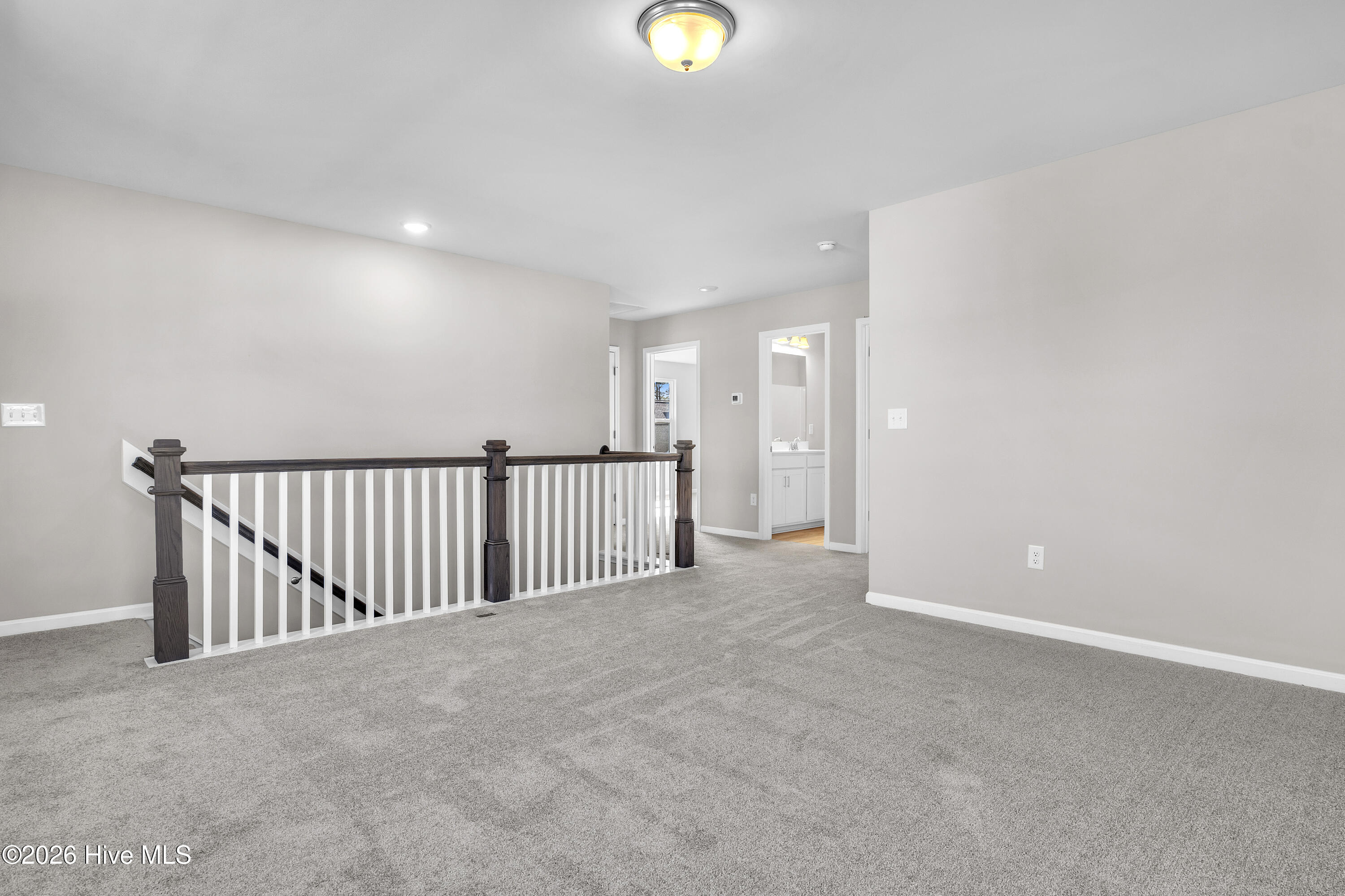 100561005 | Photo 40