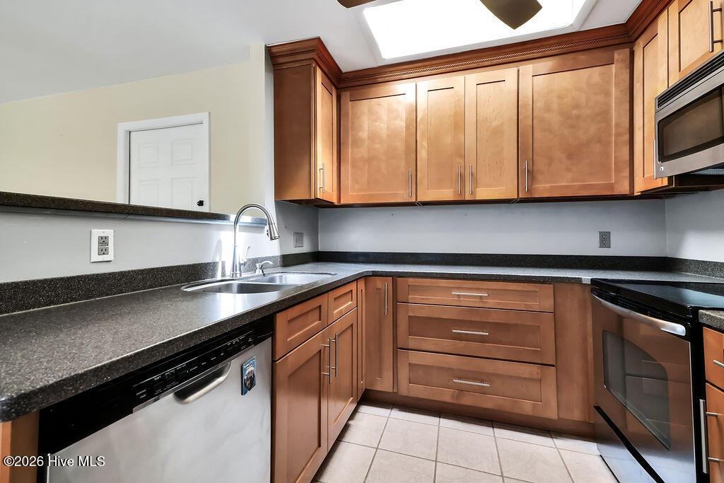 100562236 | Photo 15