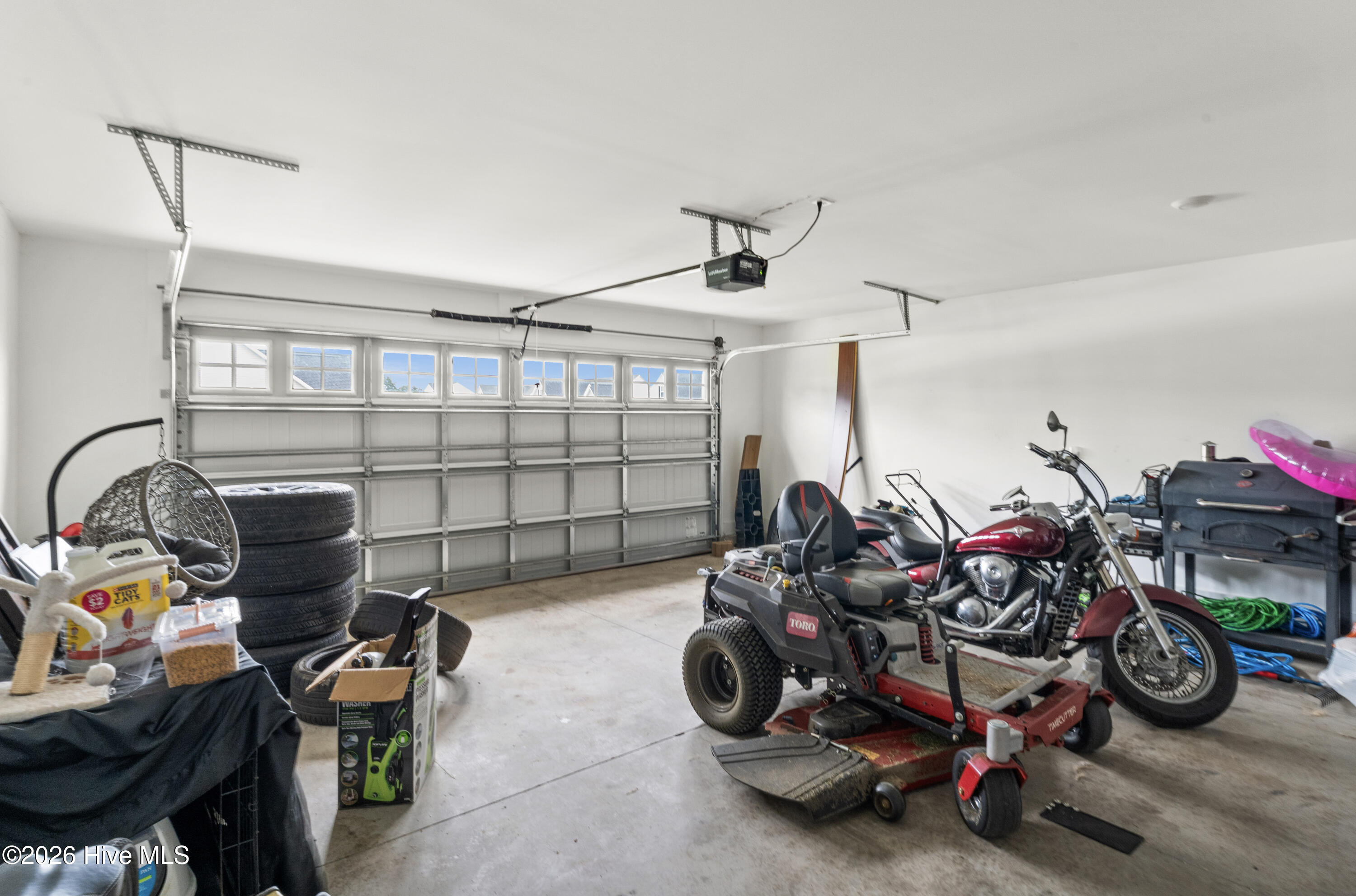 100569273 | Photo 27