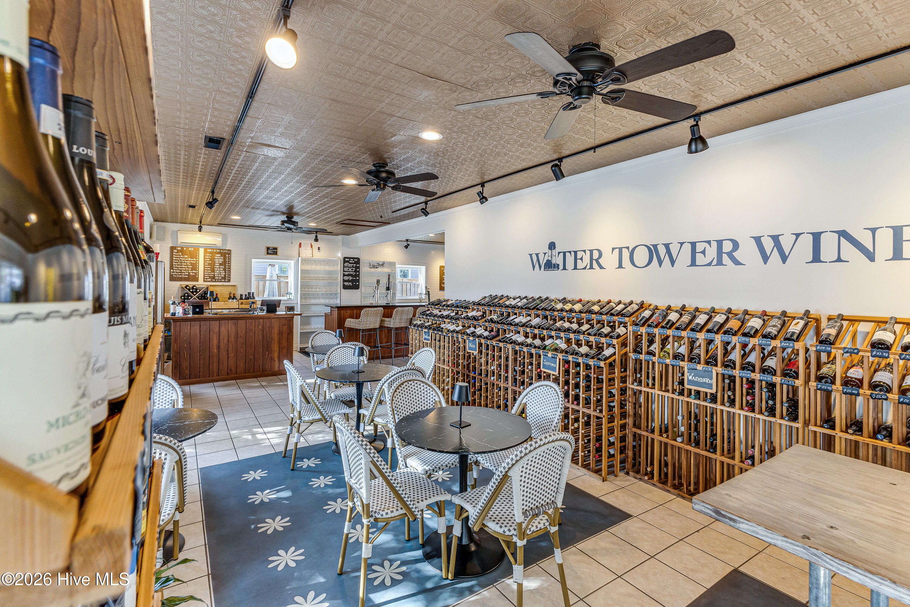 100517348 | Photo 23