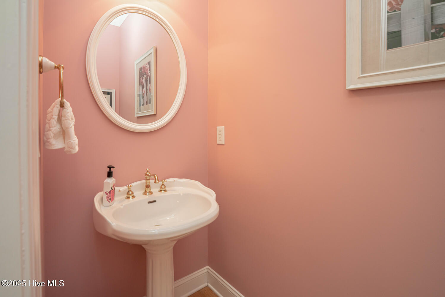 100547703 | Photo 38