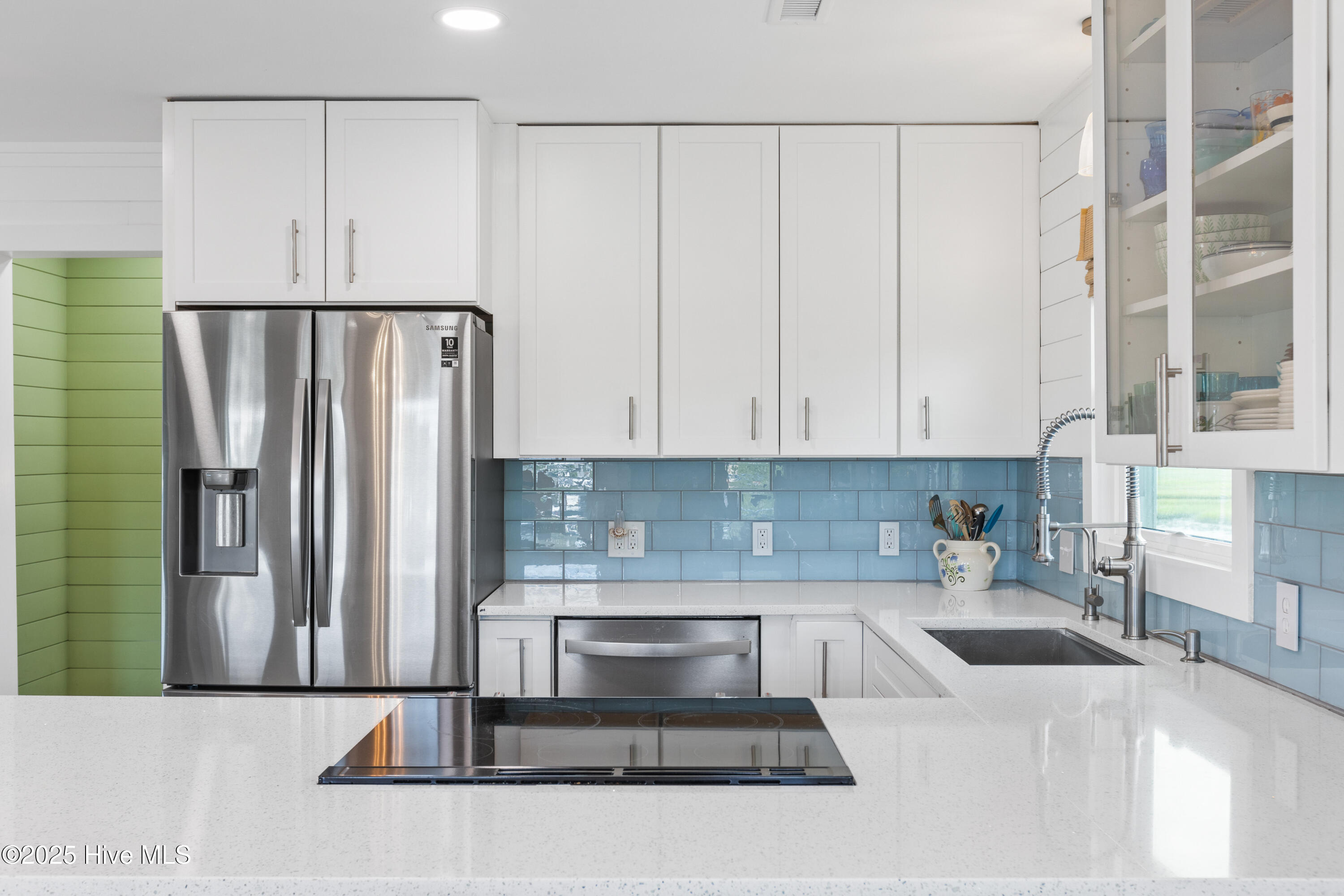 100567814 | Photo 11