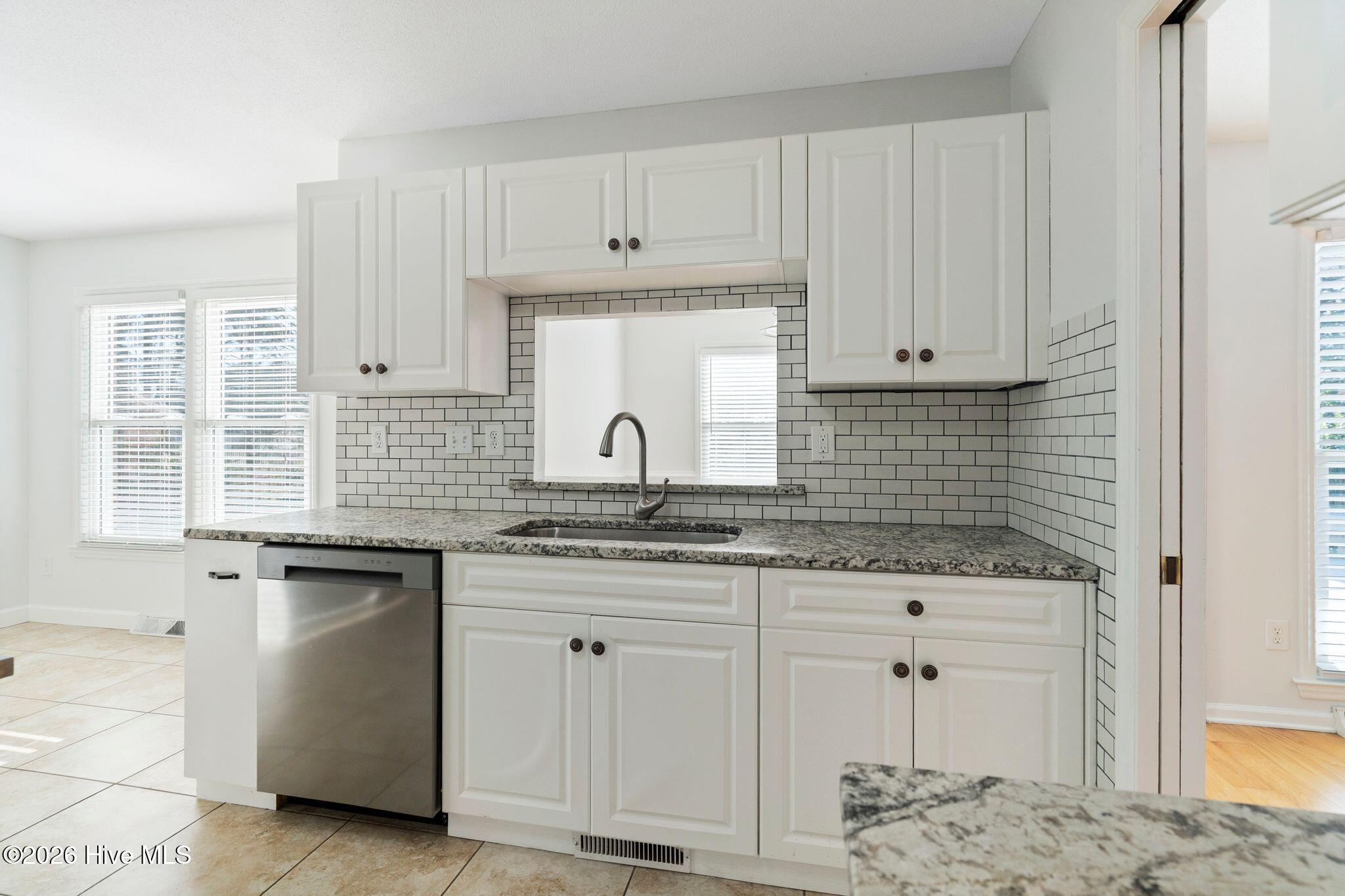 100556381 | Photo 21