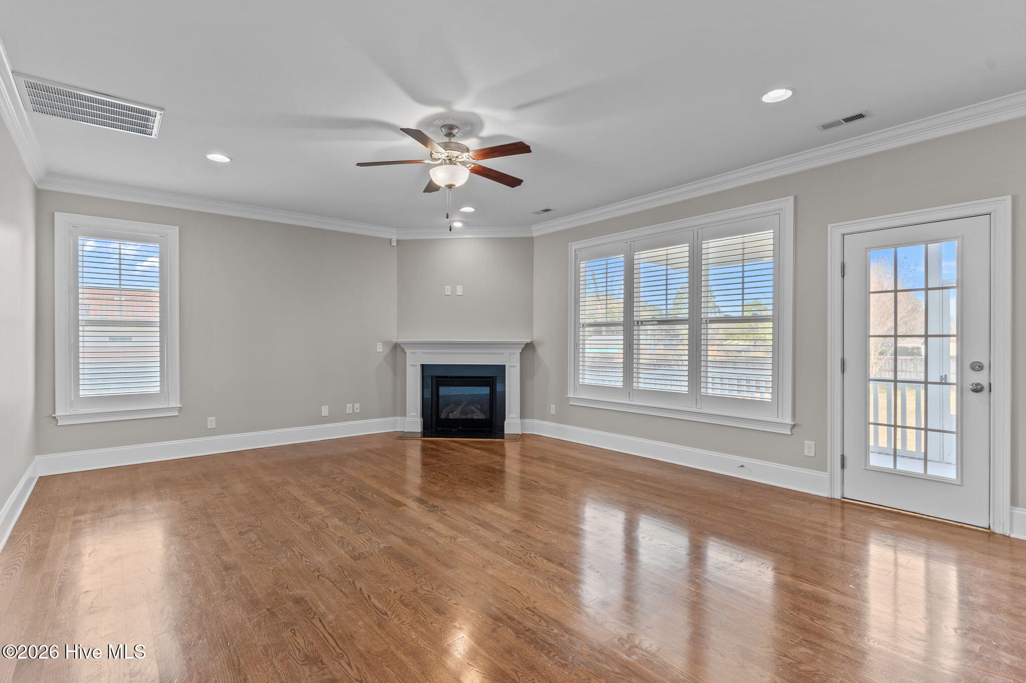 100555692 | Photo 10