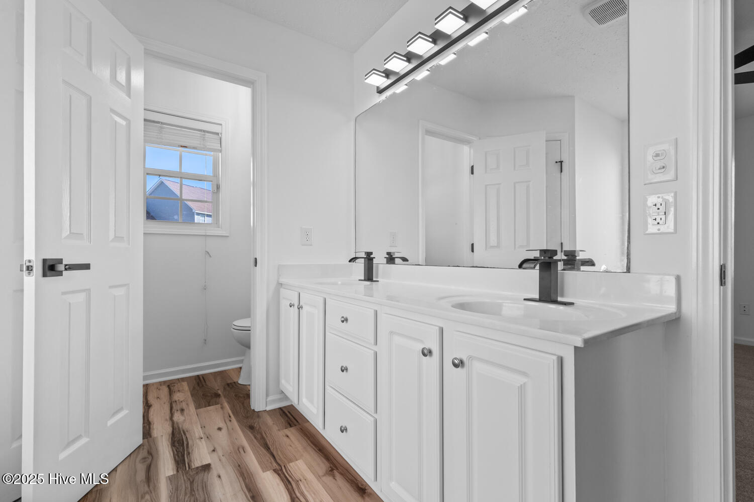 100536928 | Photo 20