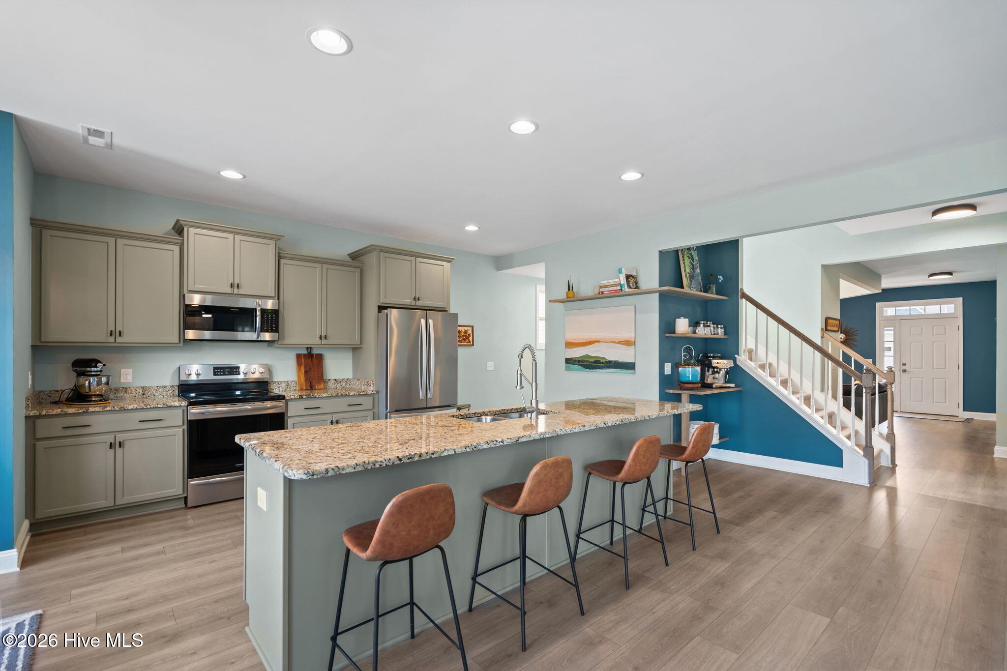 100562615 | Photo 13