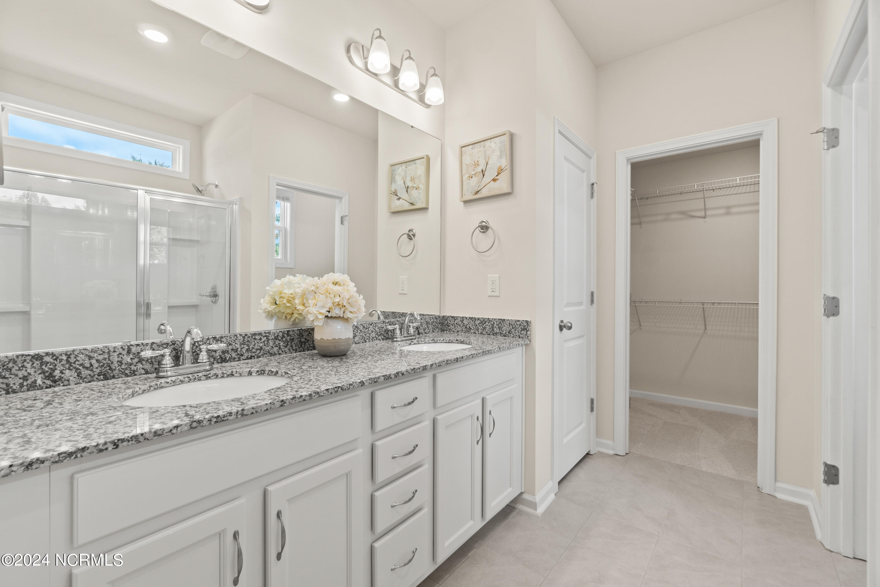 100542877 | Photo 18