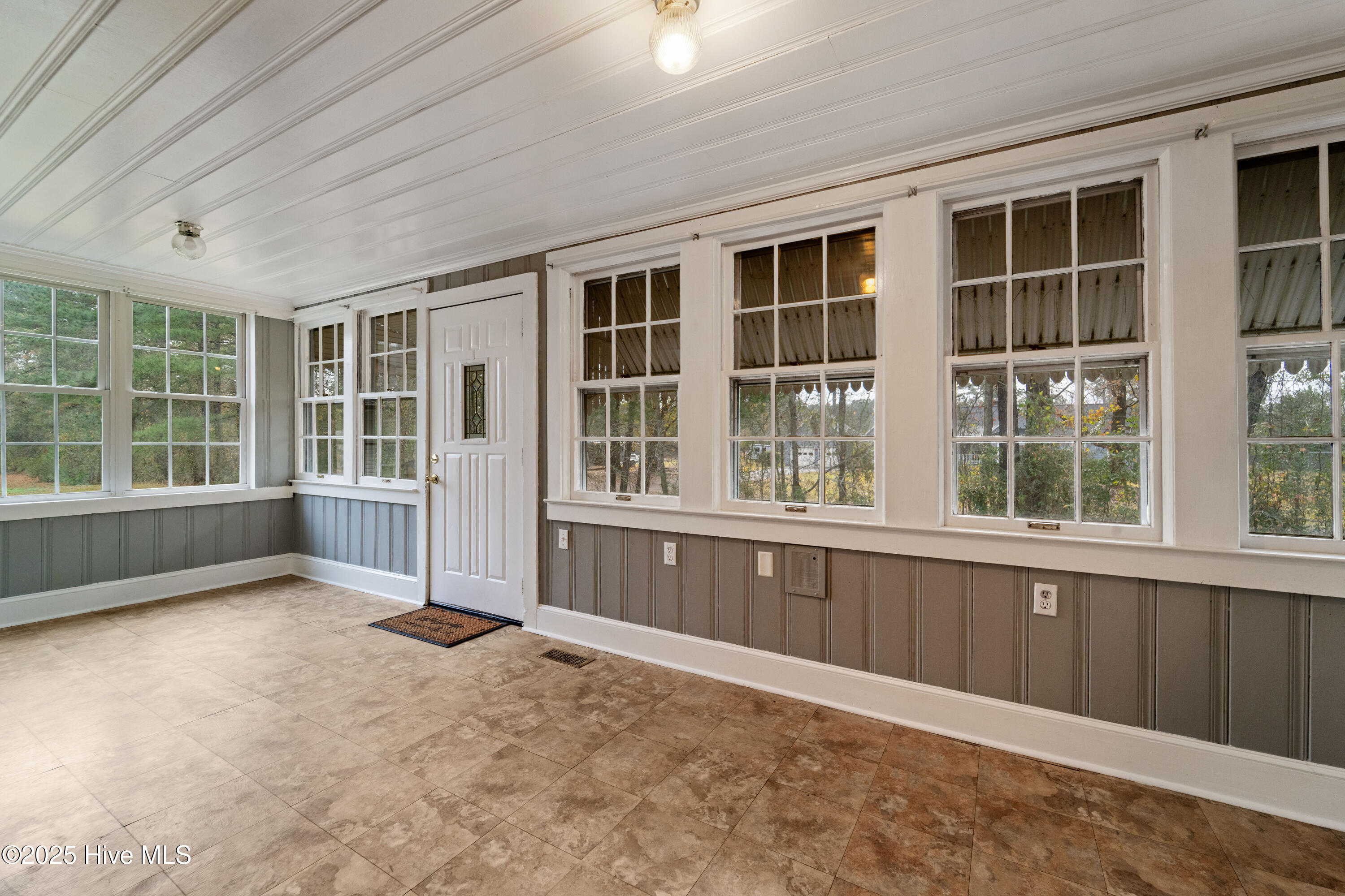 100544156 | Photo 25