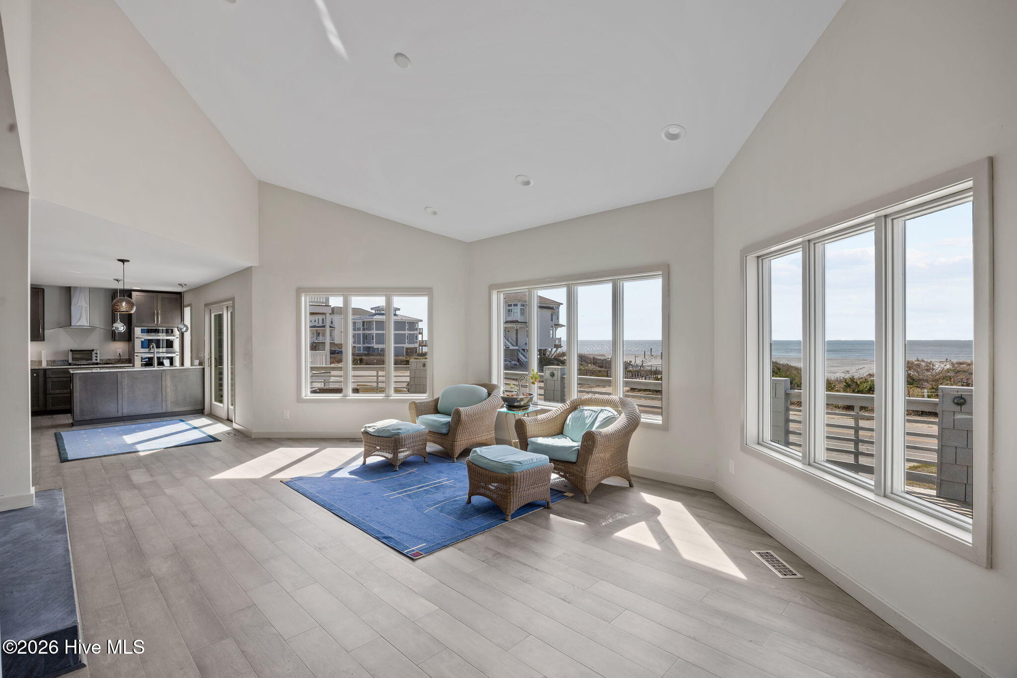 100557816 | Photo 23