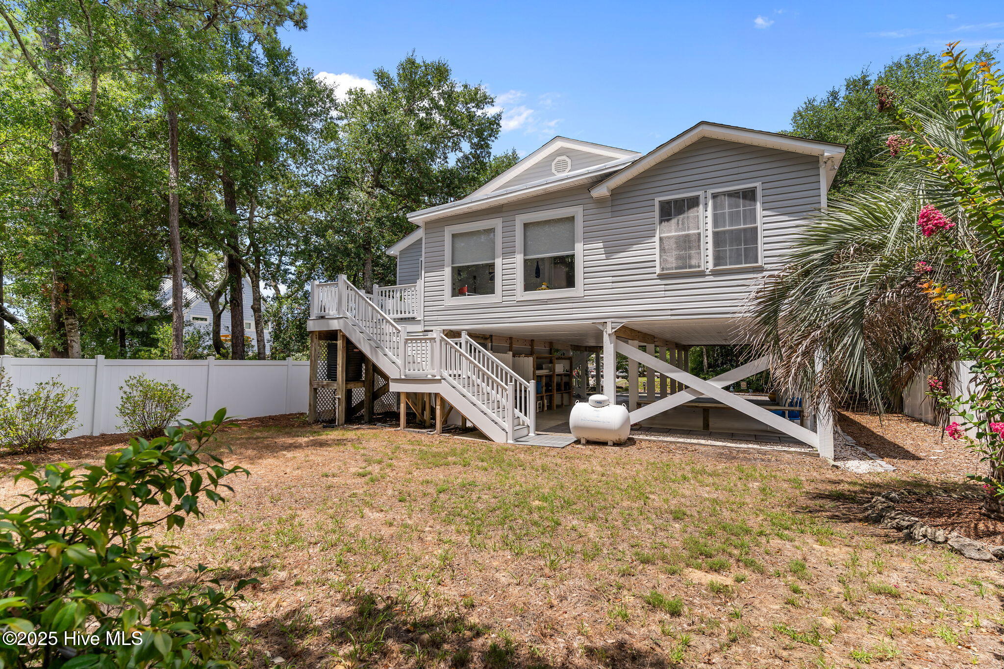 100521042 | Photo 50