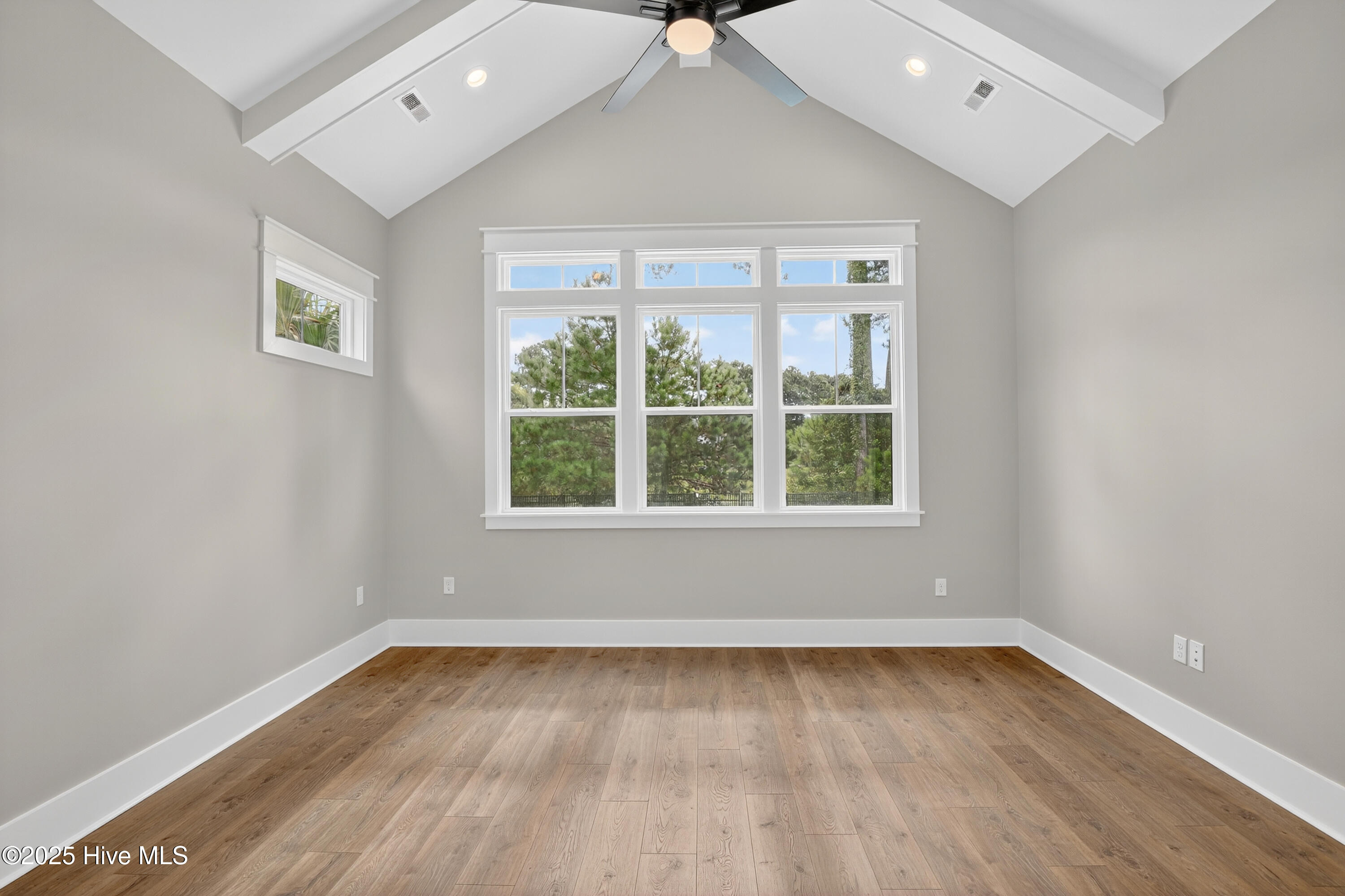 100546984 | Photo 21