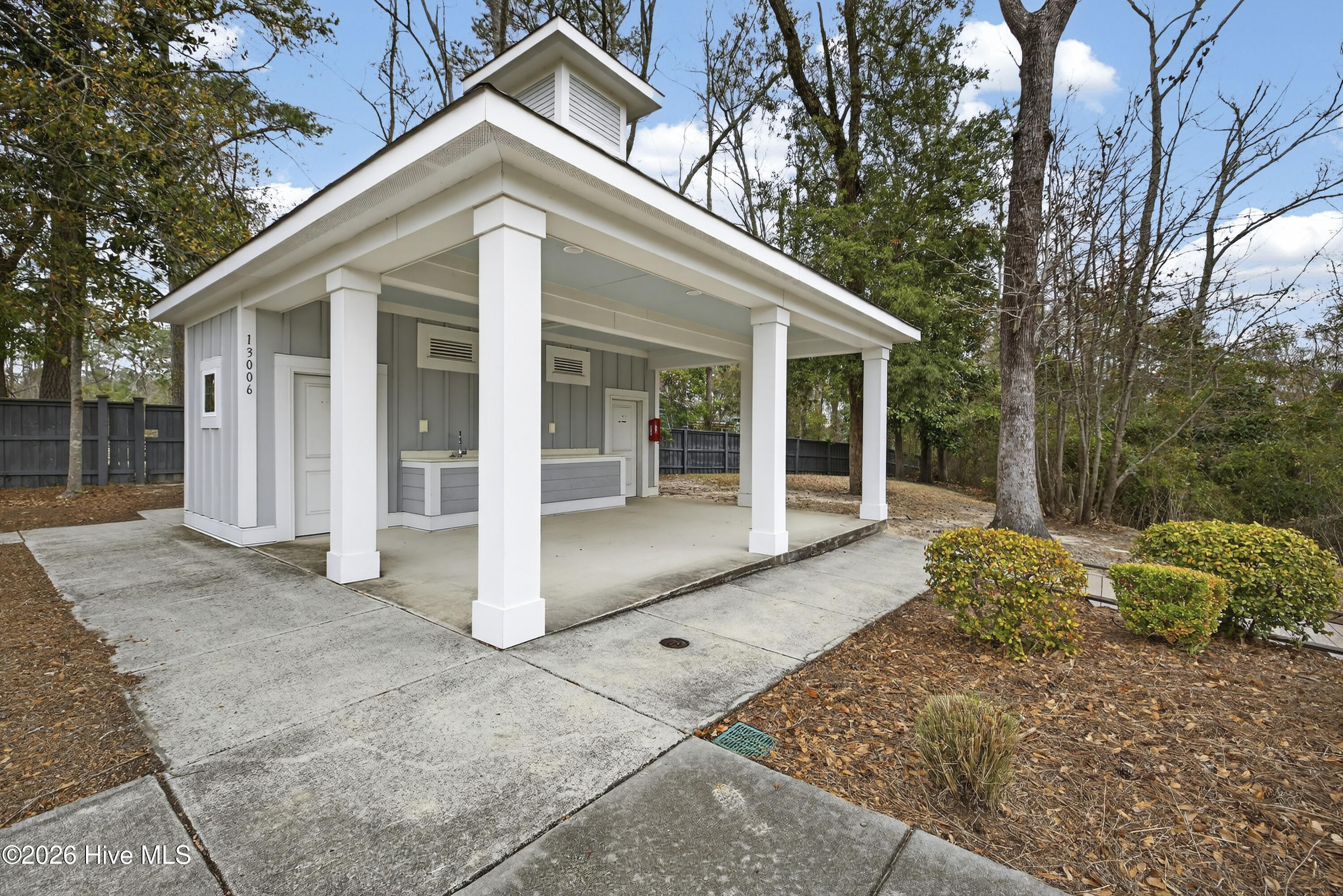 100558263 | Photo 39