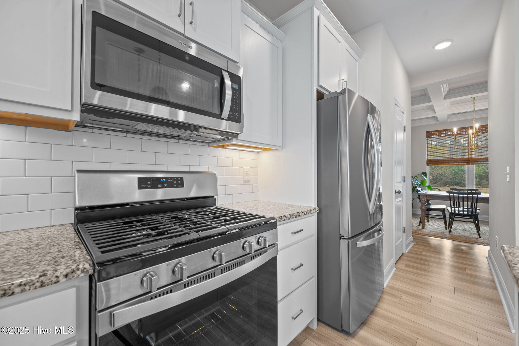 100547025 | Photo 16