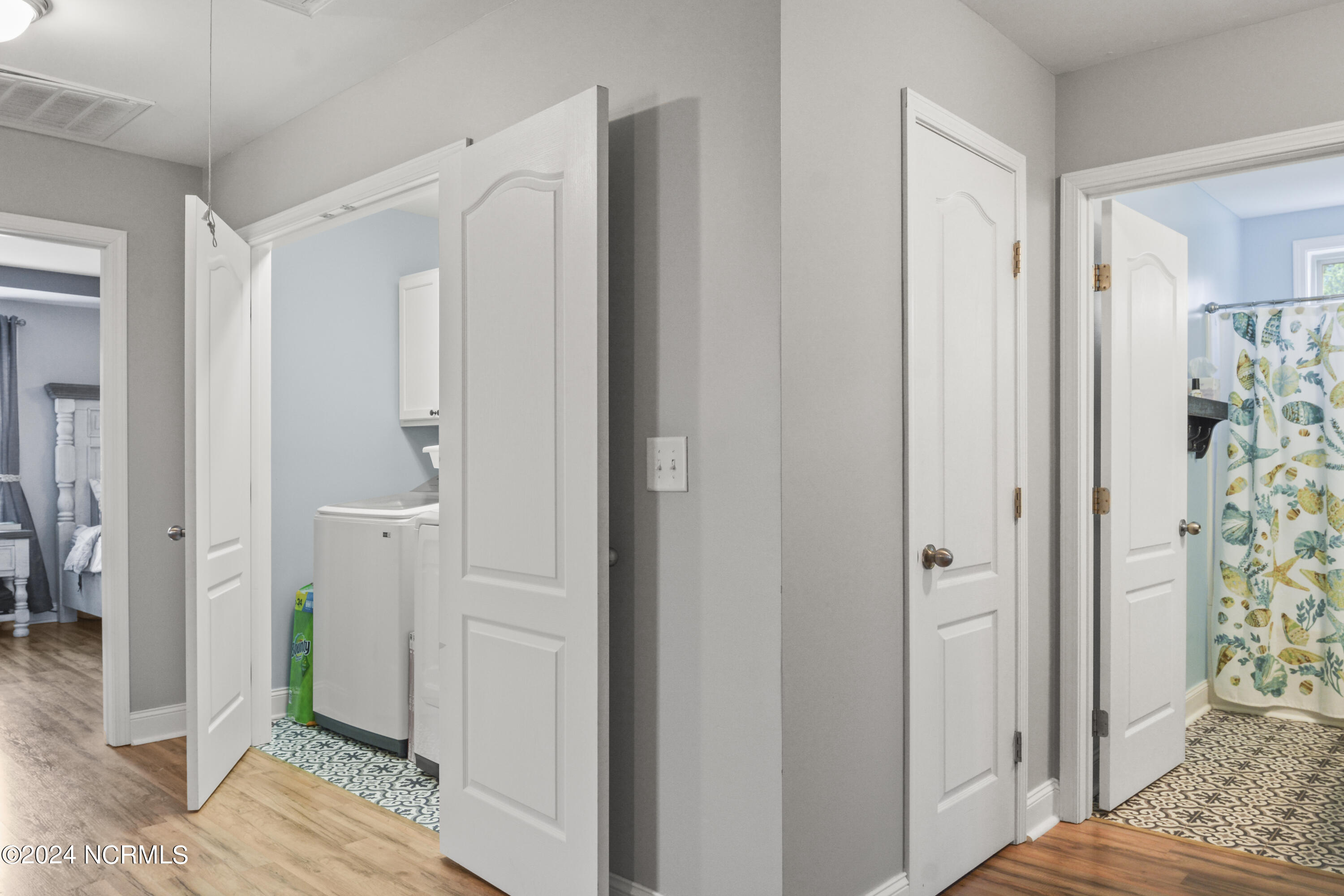 100566117 | Photo 25