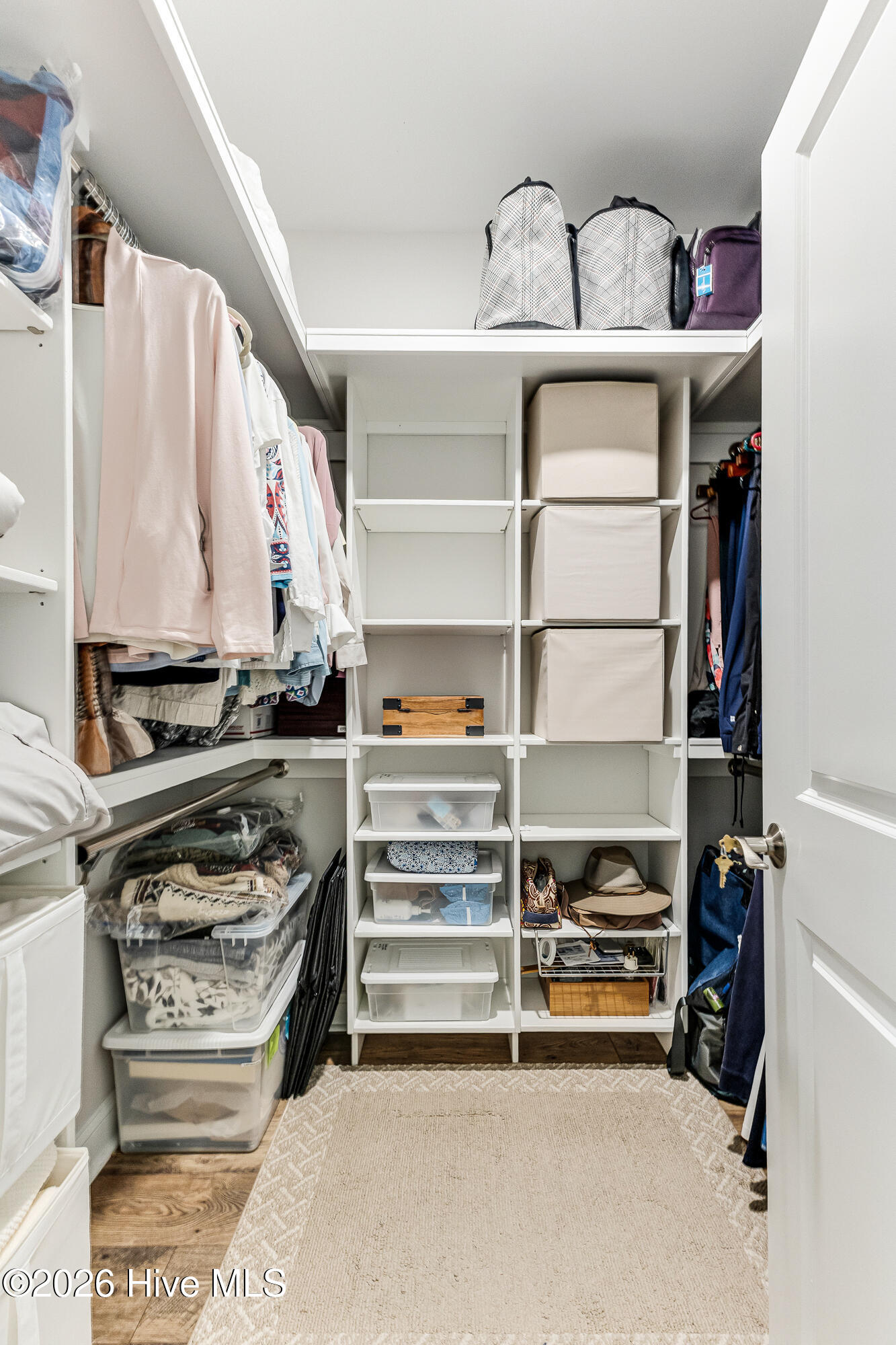 100565599 | Photo 29