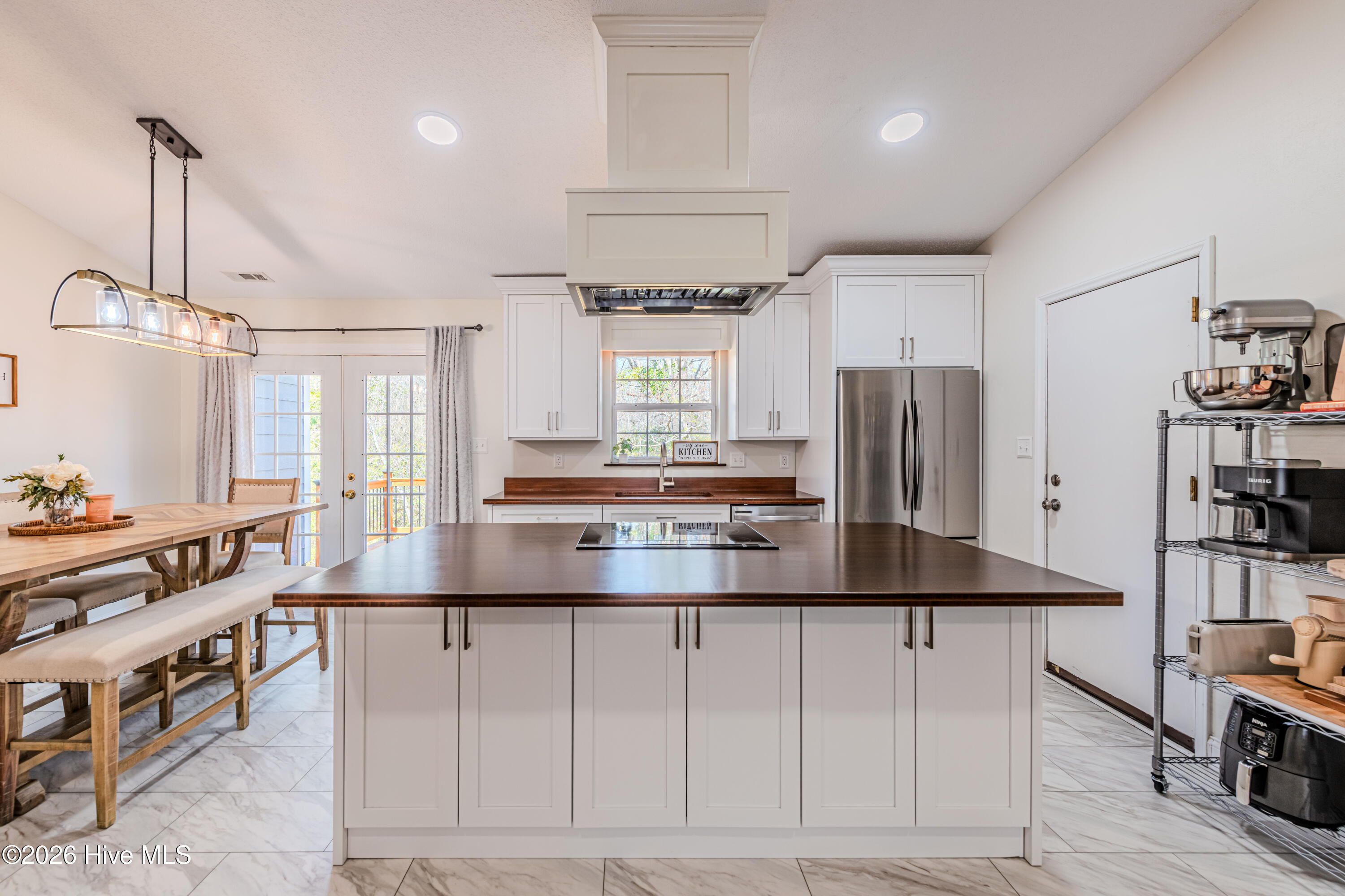 100564633 | Photo 25