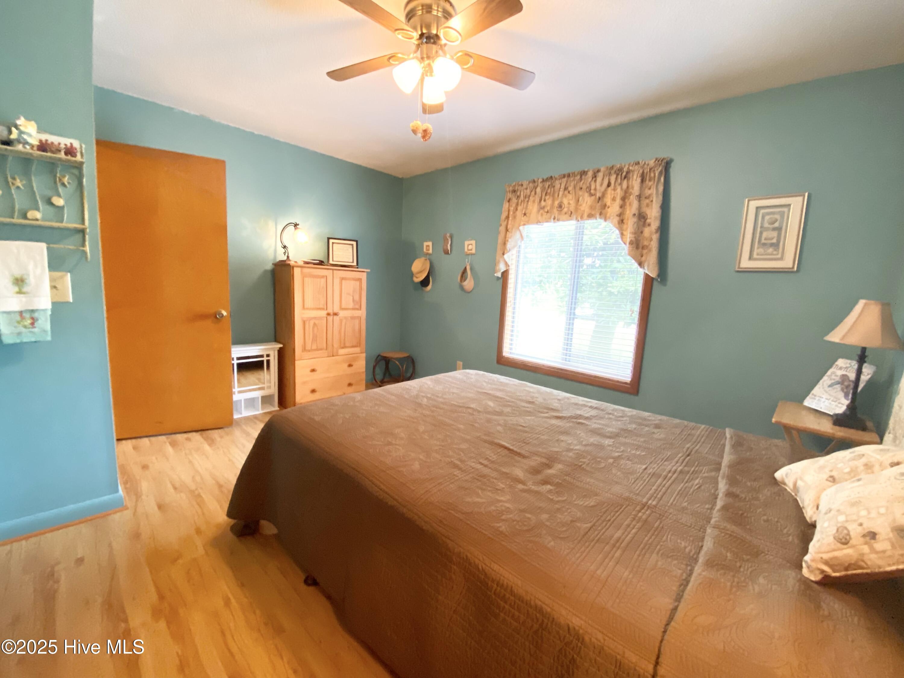 100501083 | Photo 22