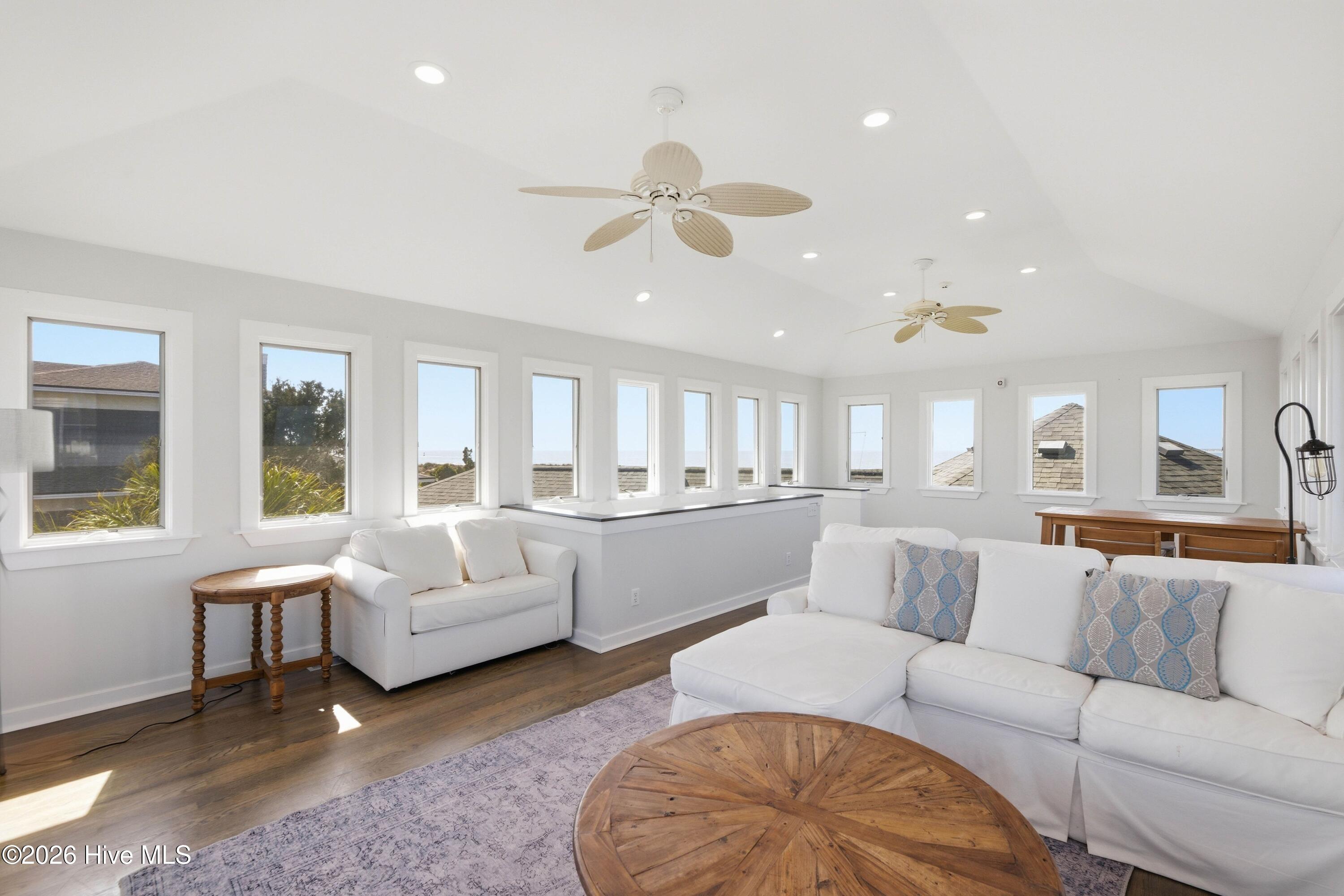 100560271 | Photo 29