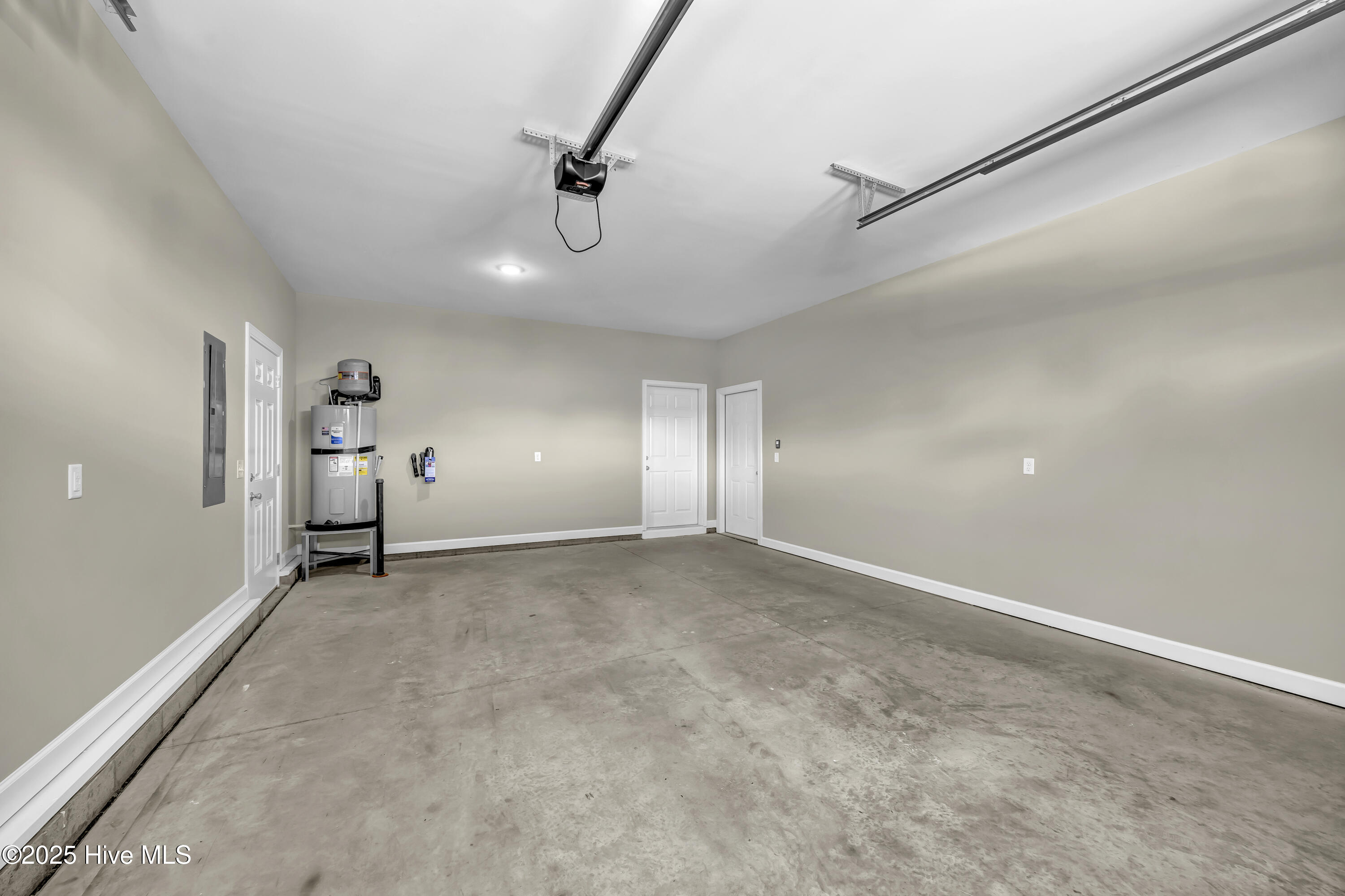 100545866 | Photo 30