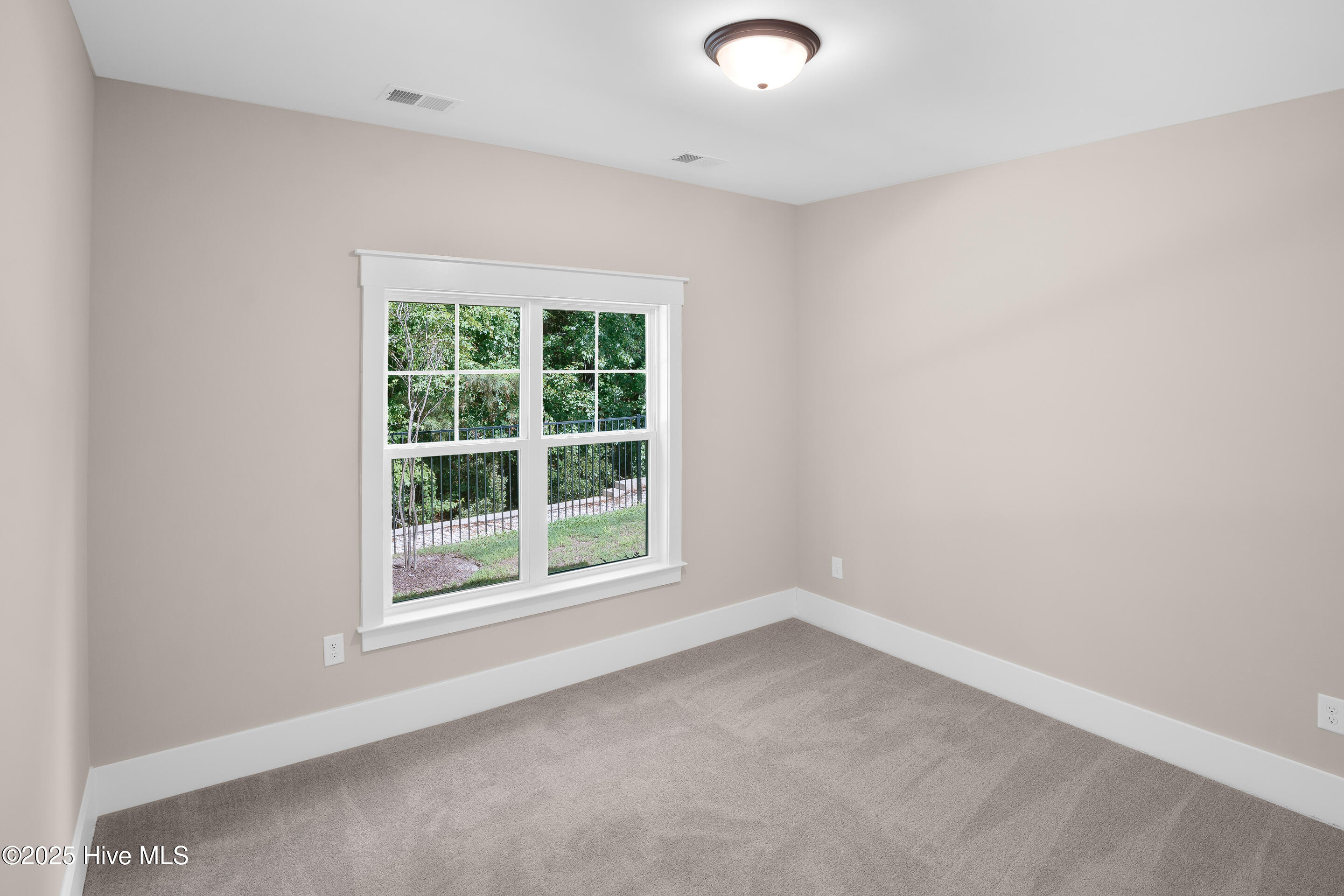 100483922 | Photo 25