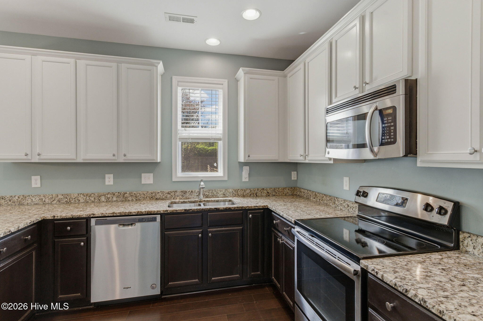 100565105 | Photo 14