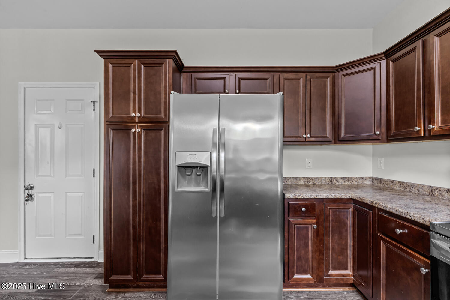 100533830 | Photo 16