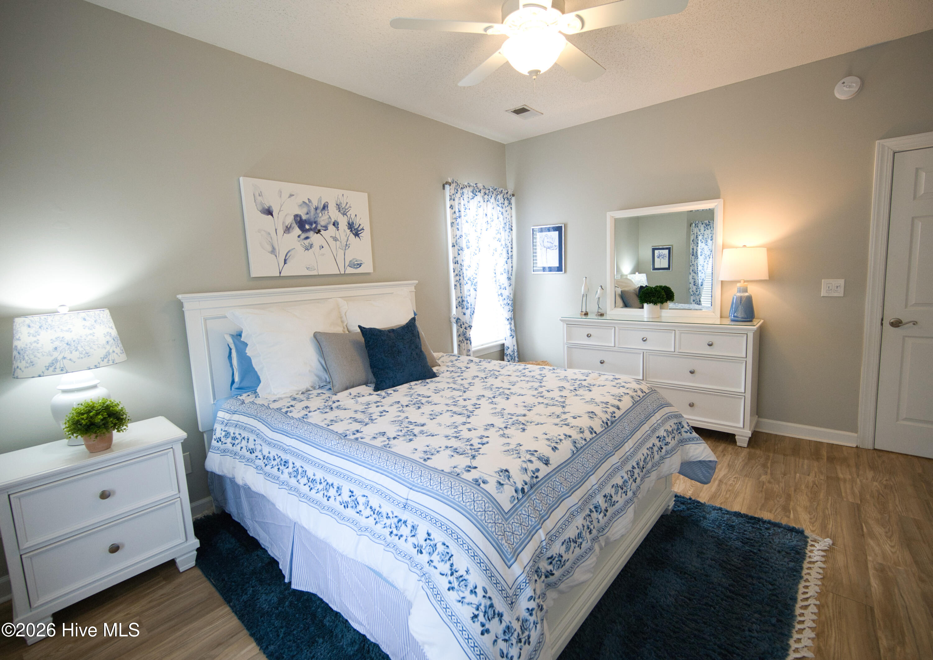 100558044 | Photo 42