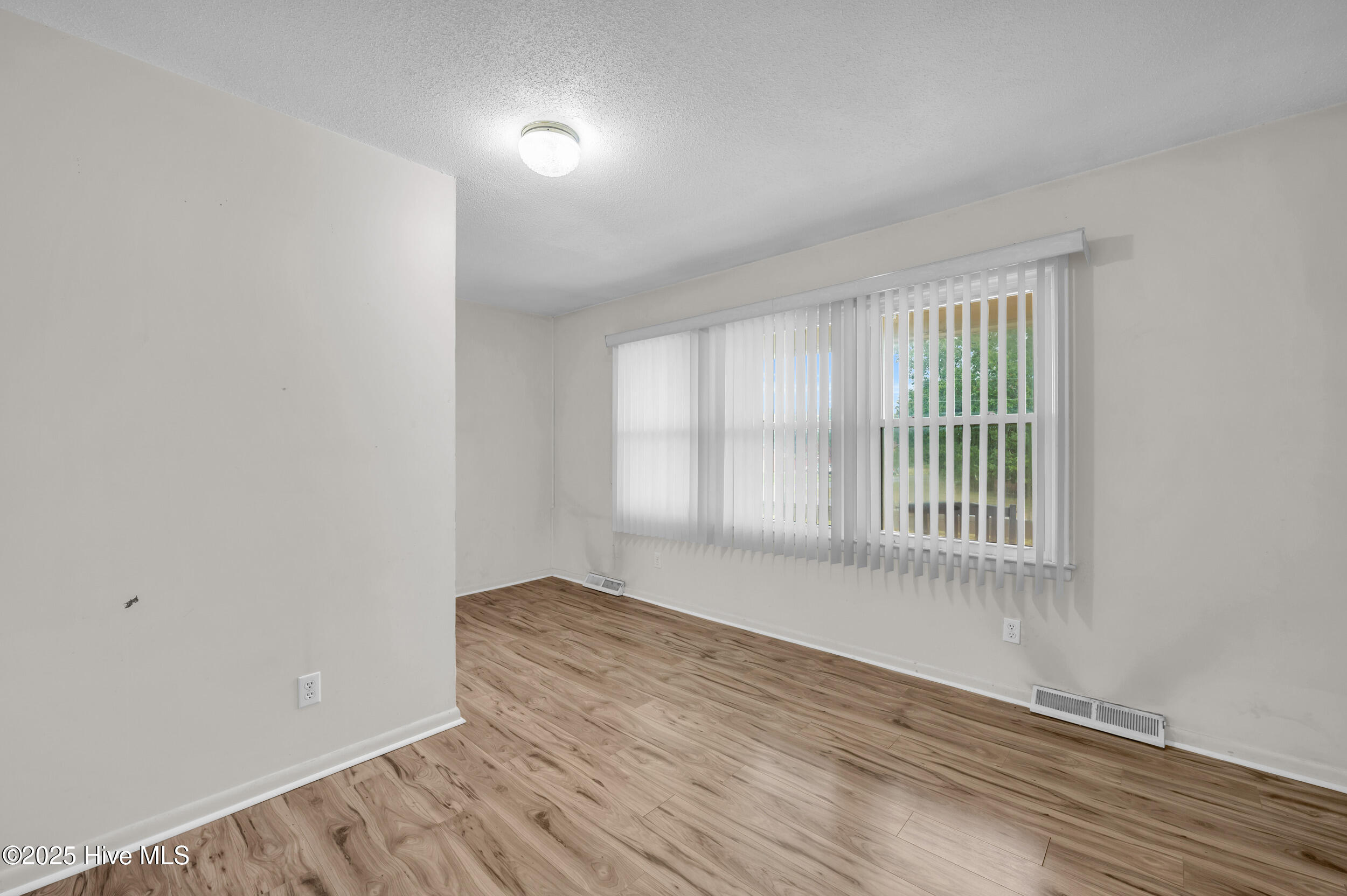 100533688 | Photo 17